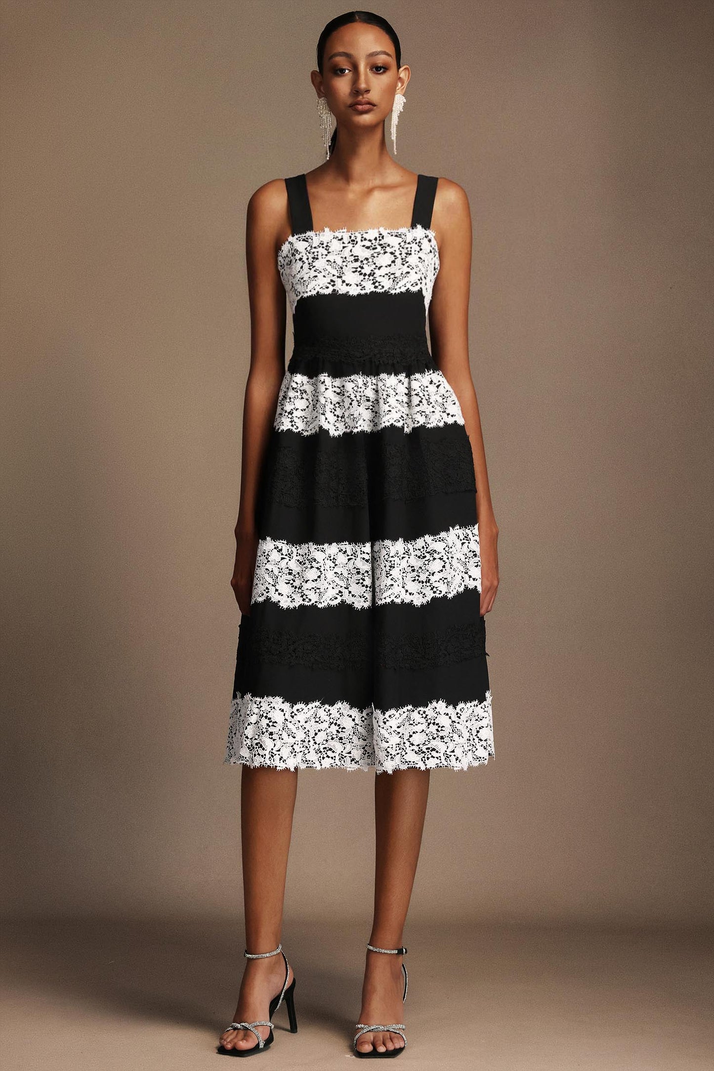 Vestido Midi Halter Nettie em Renda