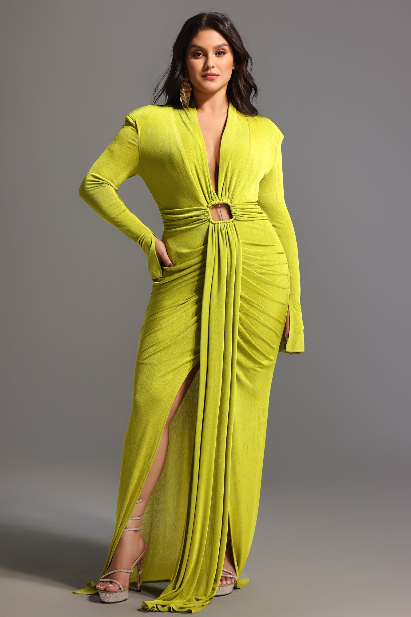 Vestido Maxi Naomi com Decote V e Mangas Longas