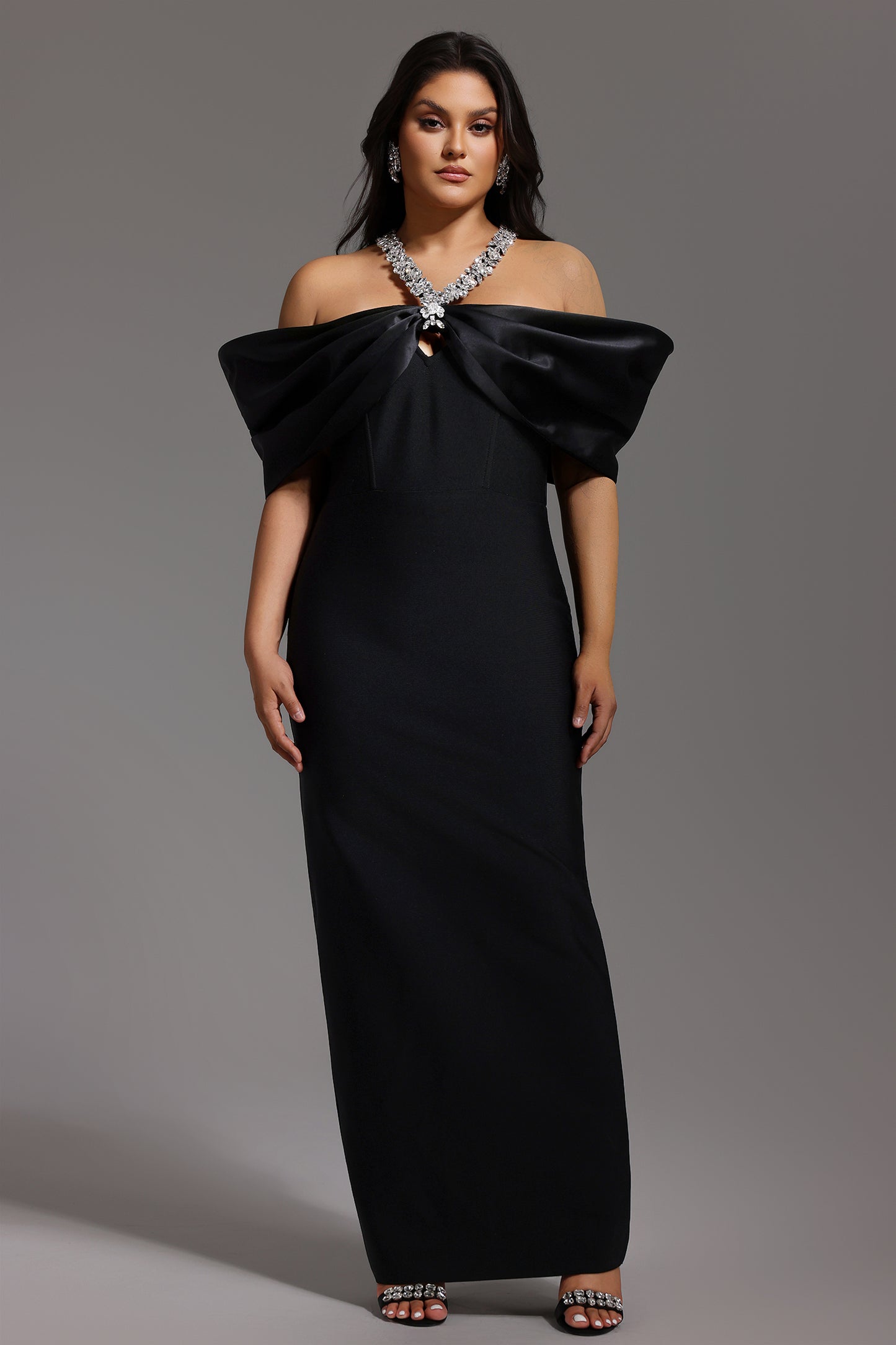 Vestido Maxi Bandage Sloan com Halter e Ombros à Mostra