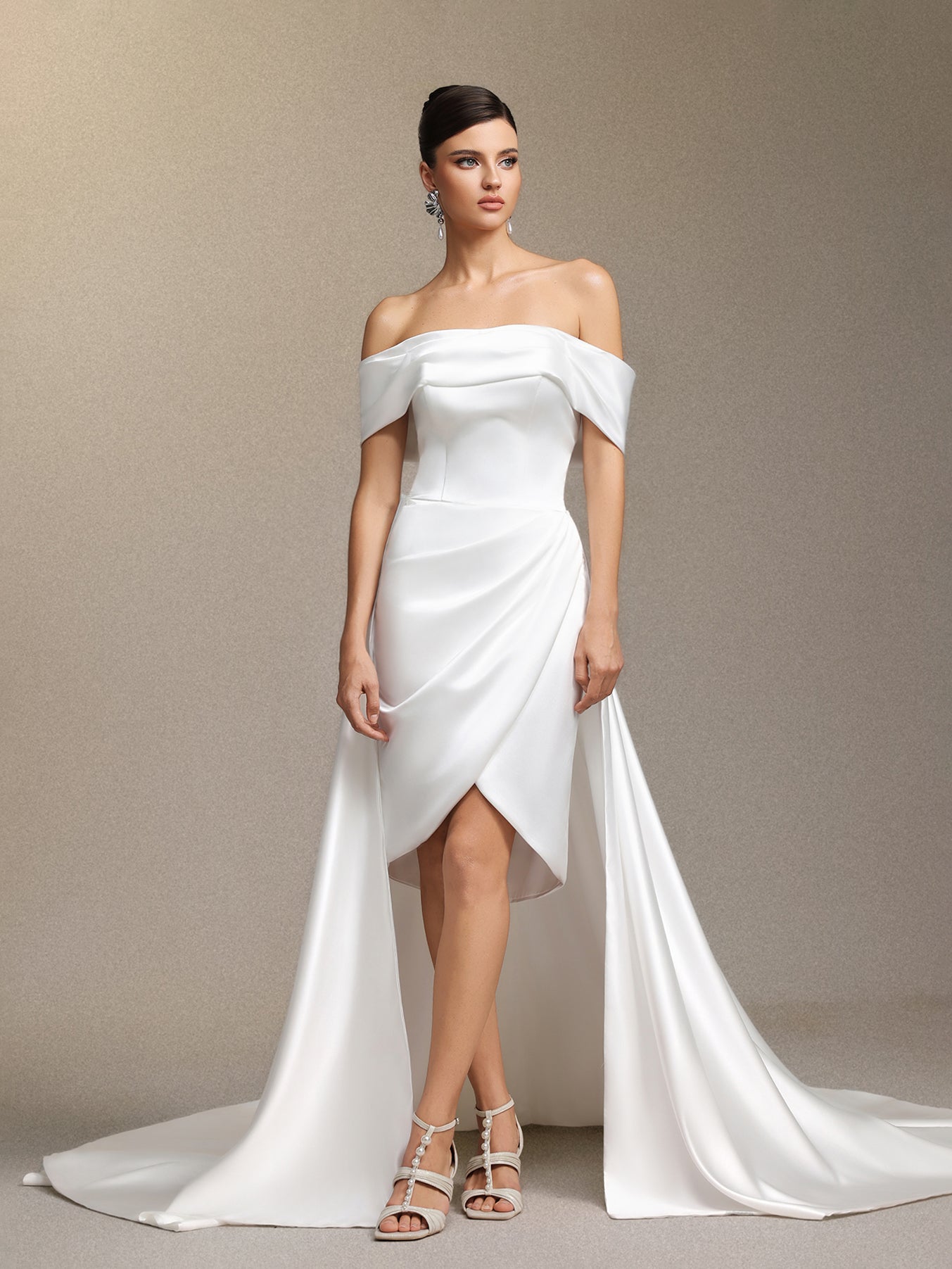 Vestido de Noiva Marris Ombro a Ombro com Cauda Destacável