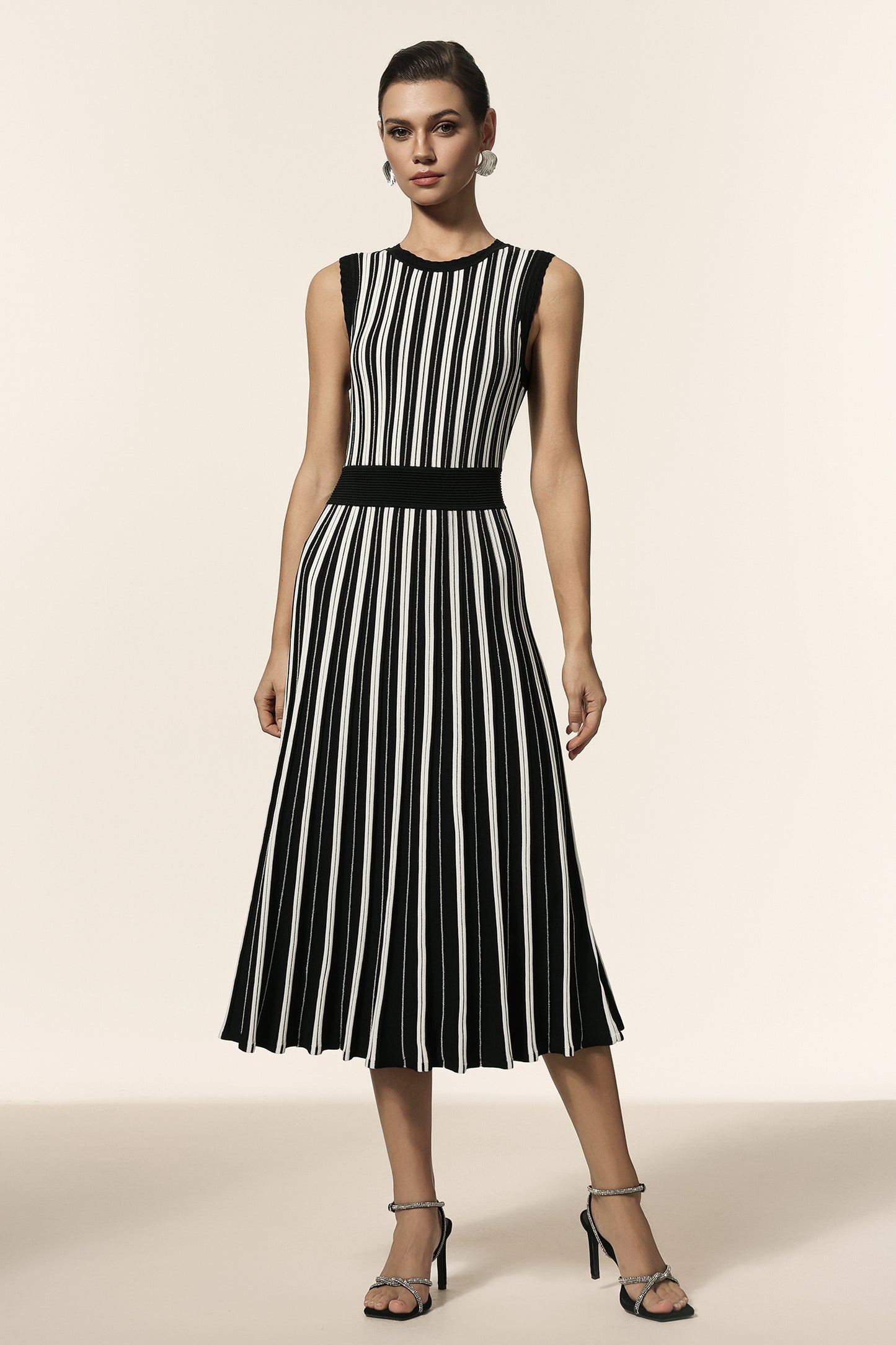 Vestido Midi Encho Gola Redonda Sem Mangas