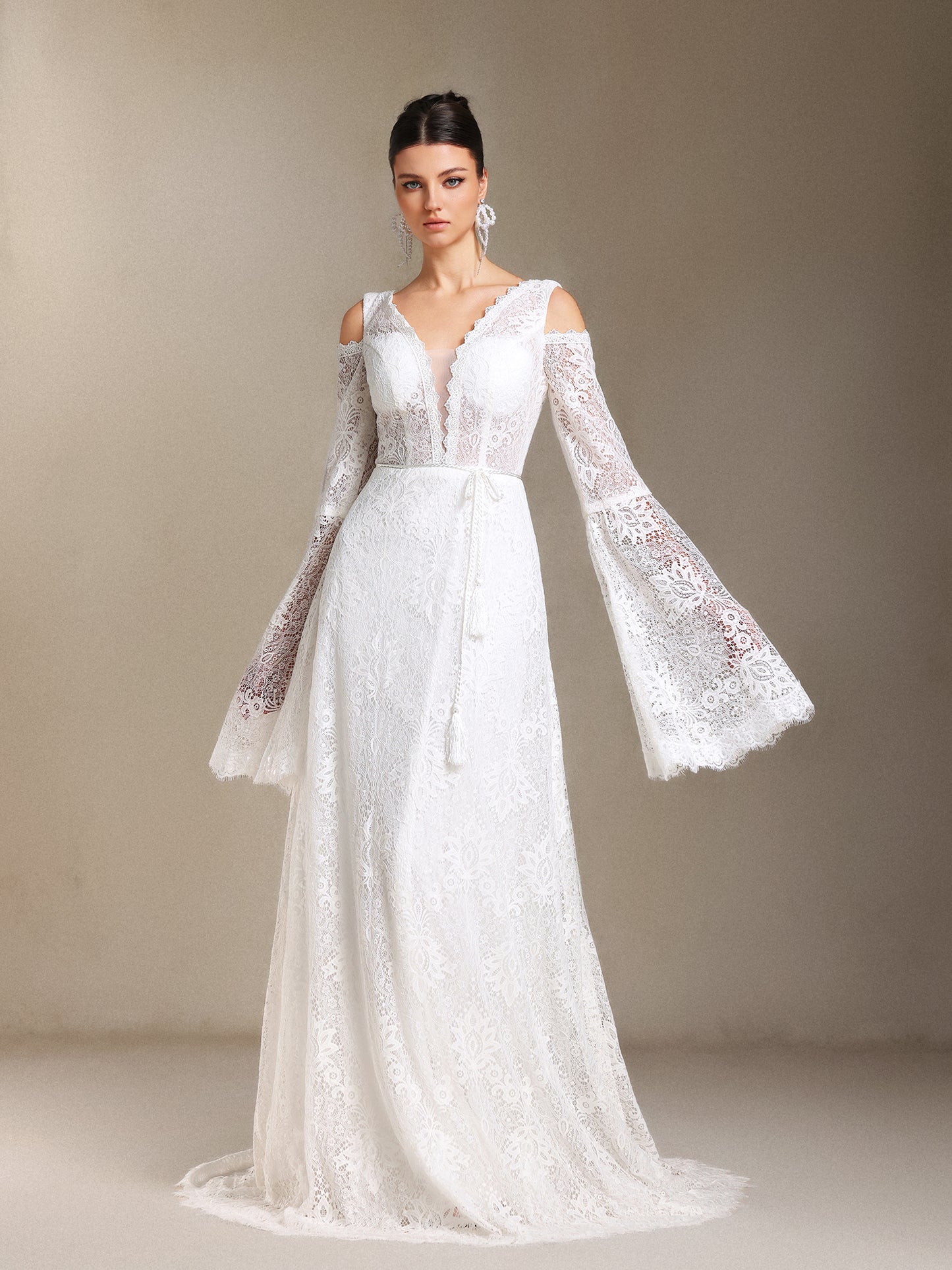 Vestido de Noiva Eren com Renda Boêmia e Cauda