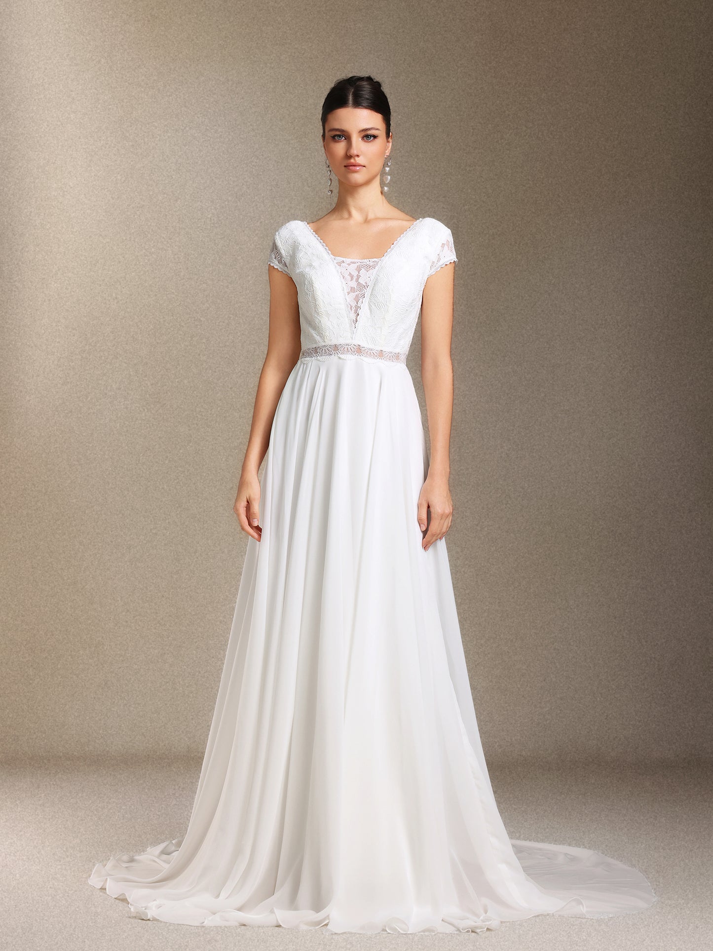Vestido Maxi Scala em Renda e Chiffon com Cauda