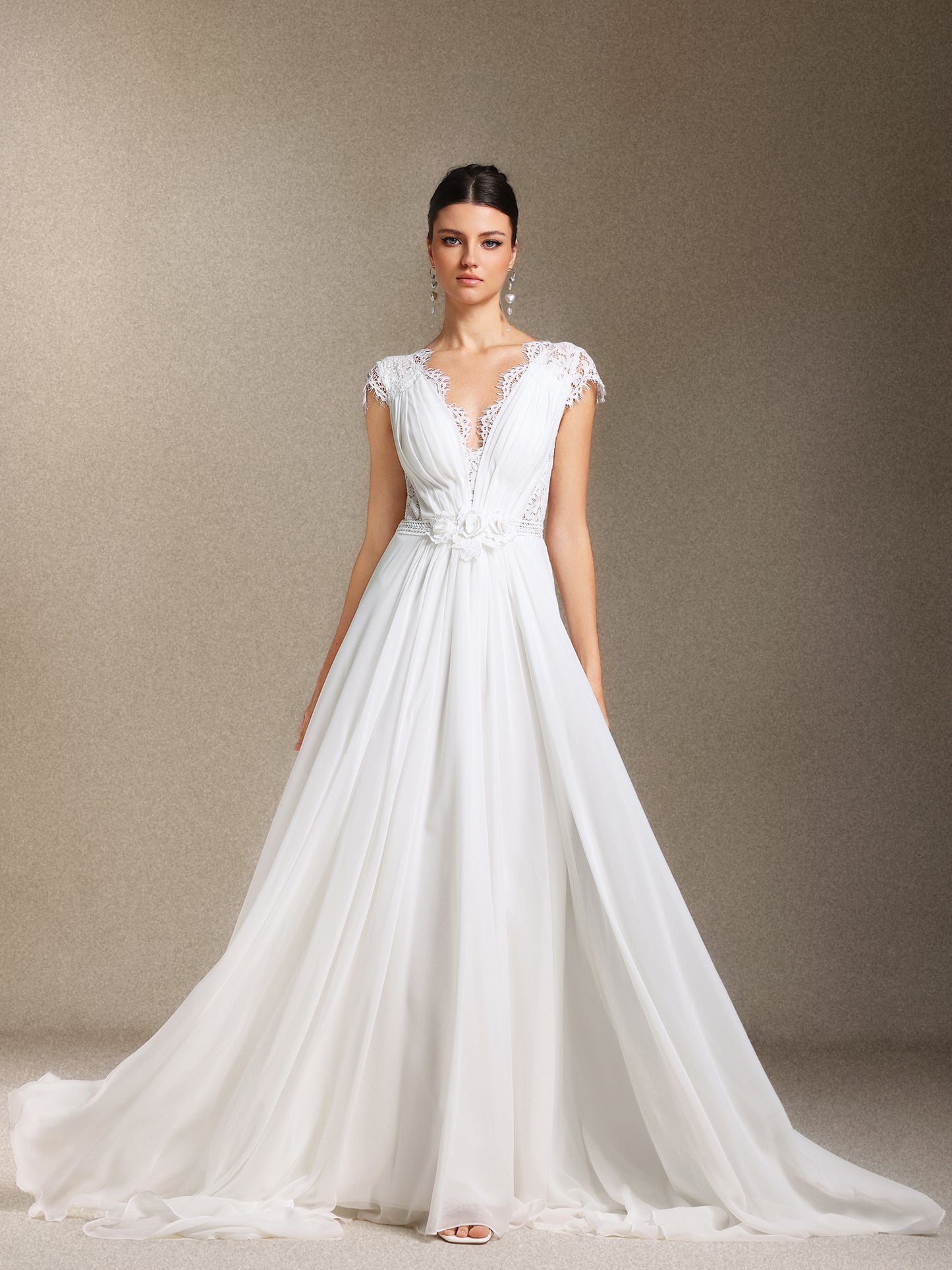 Vestido de Noiva Slaia Costas Nuas em Renda com Cauda