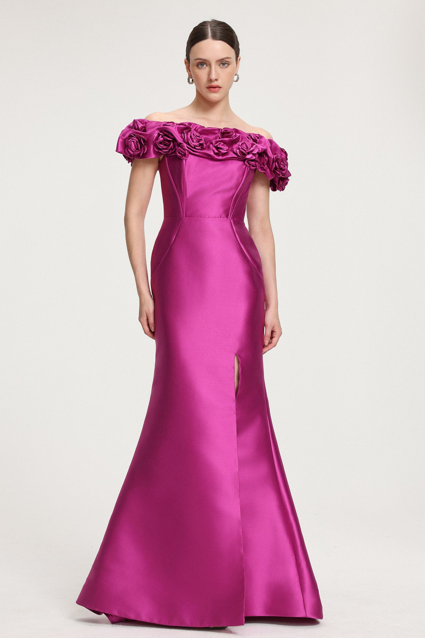 Vestido Maxi Sereia com Rosas em Relevo - Ombro a Ombro