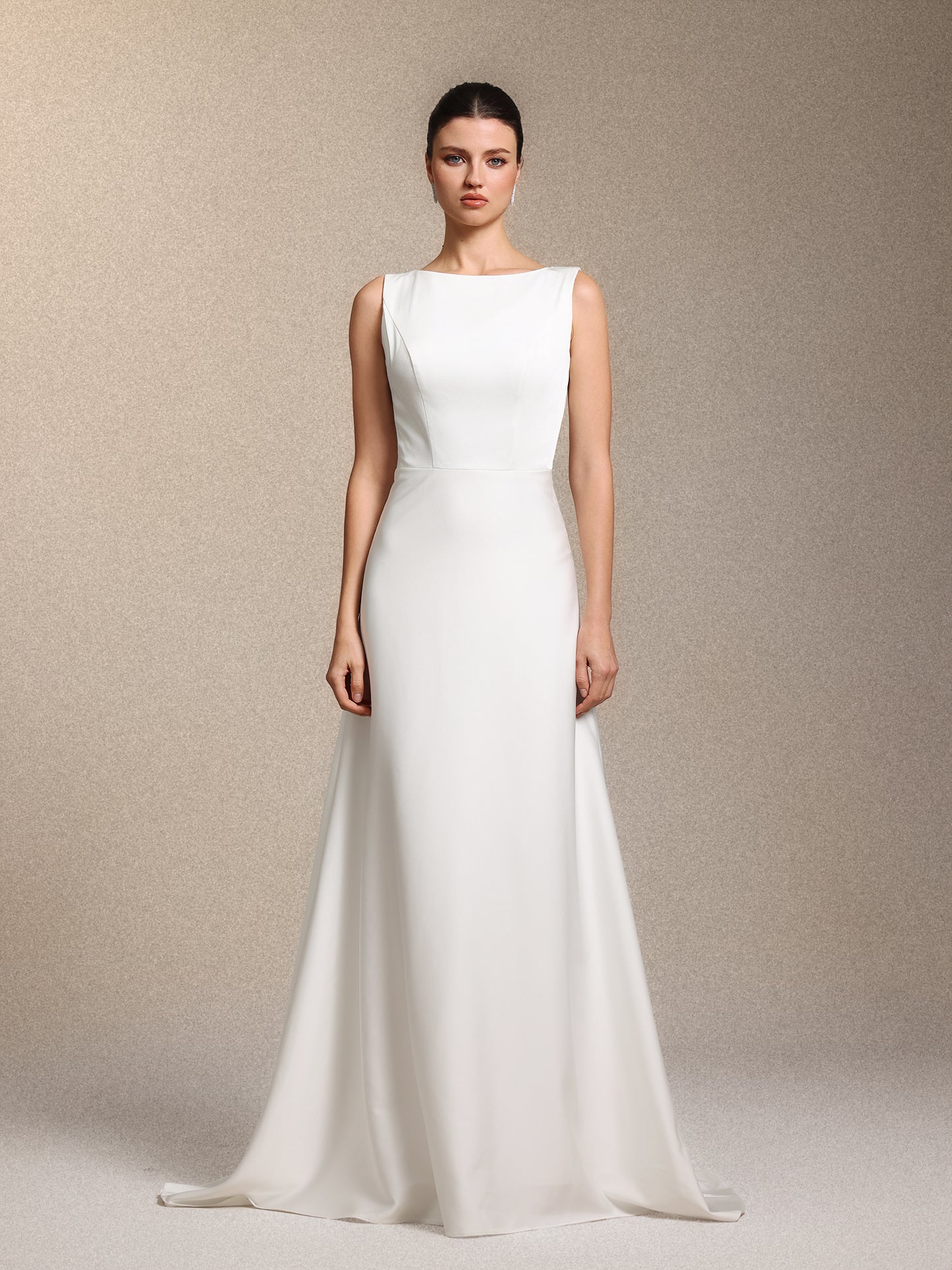 Vestido de Noiva Nanci Clássico Sem Mangas Costas Nuas em Cetim Branco com Cauda