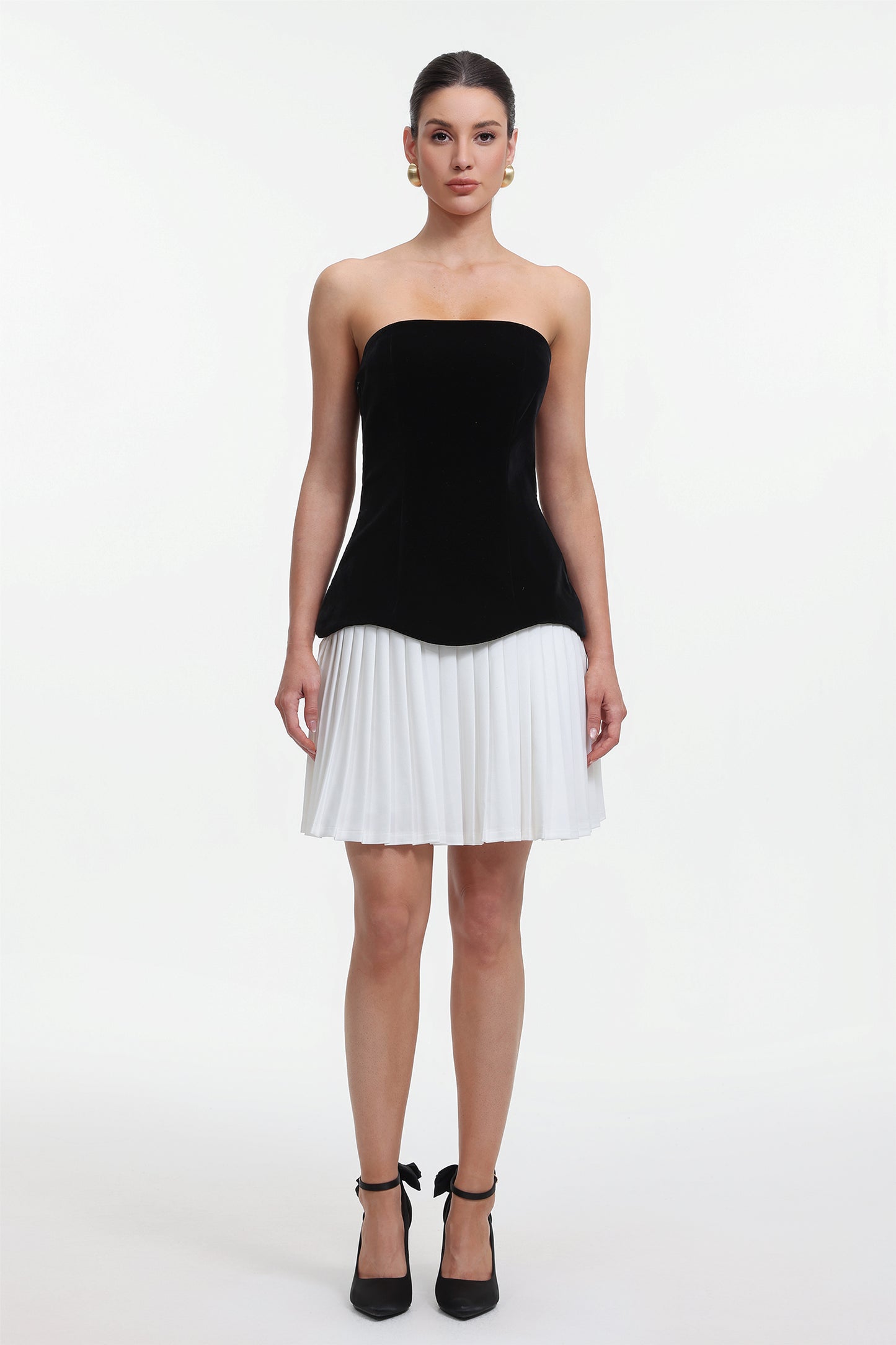 Vestido Ursula – Mini Elegante em Veludo com Contraste Plissado