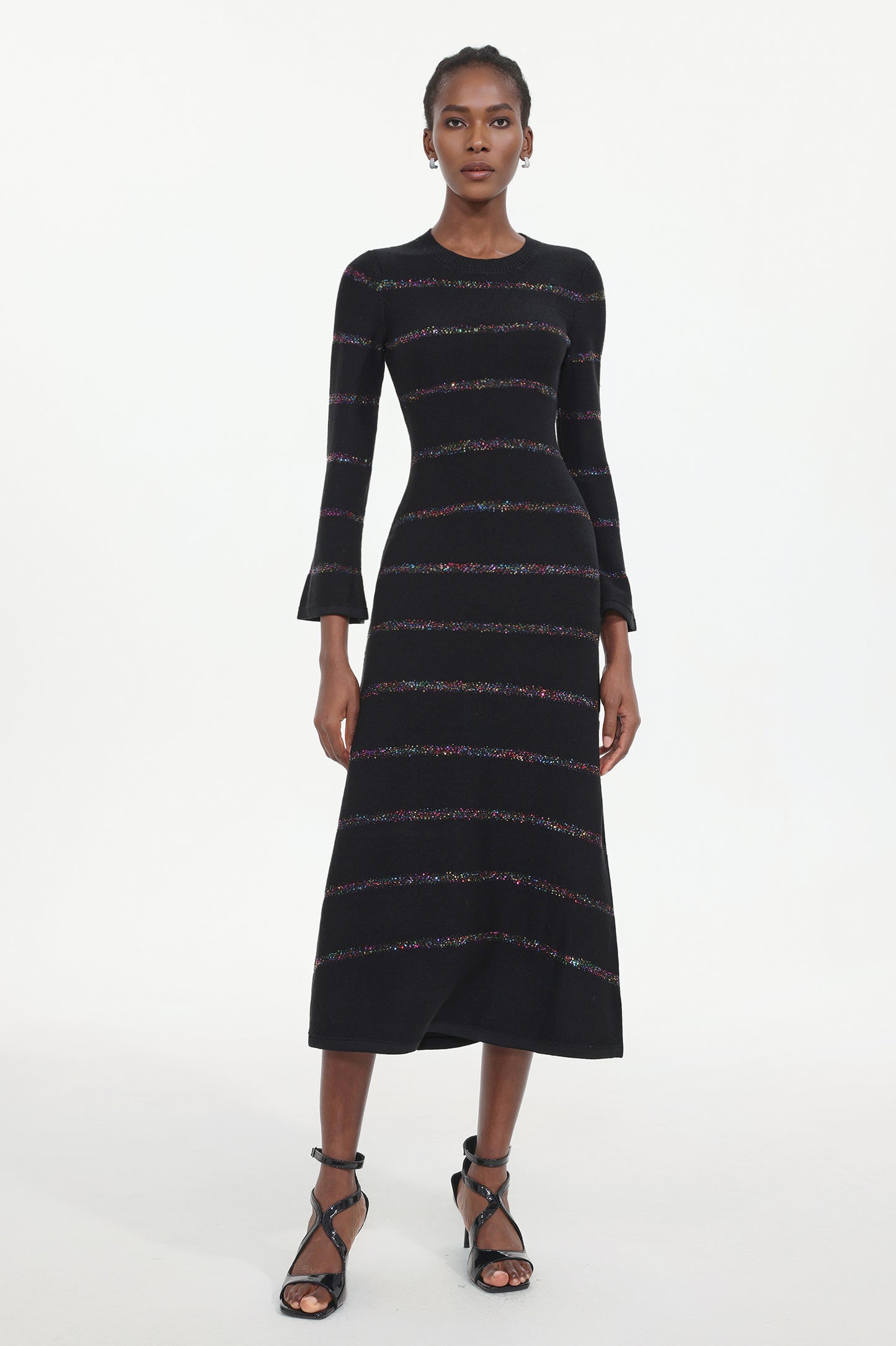 Vestido Jikisy – Tricô Comprido com Aplicações de Brilho e Gola Redonda