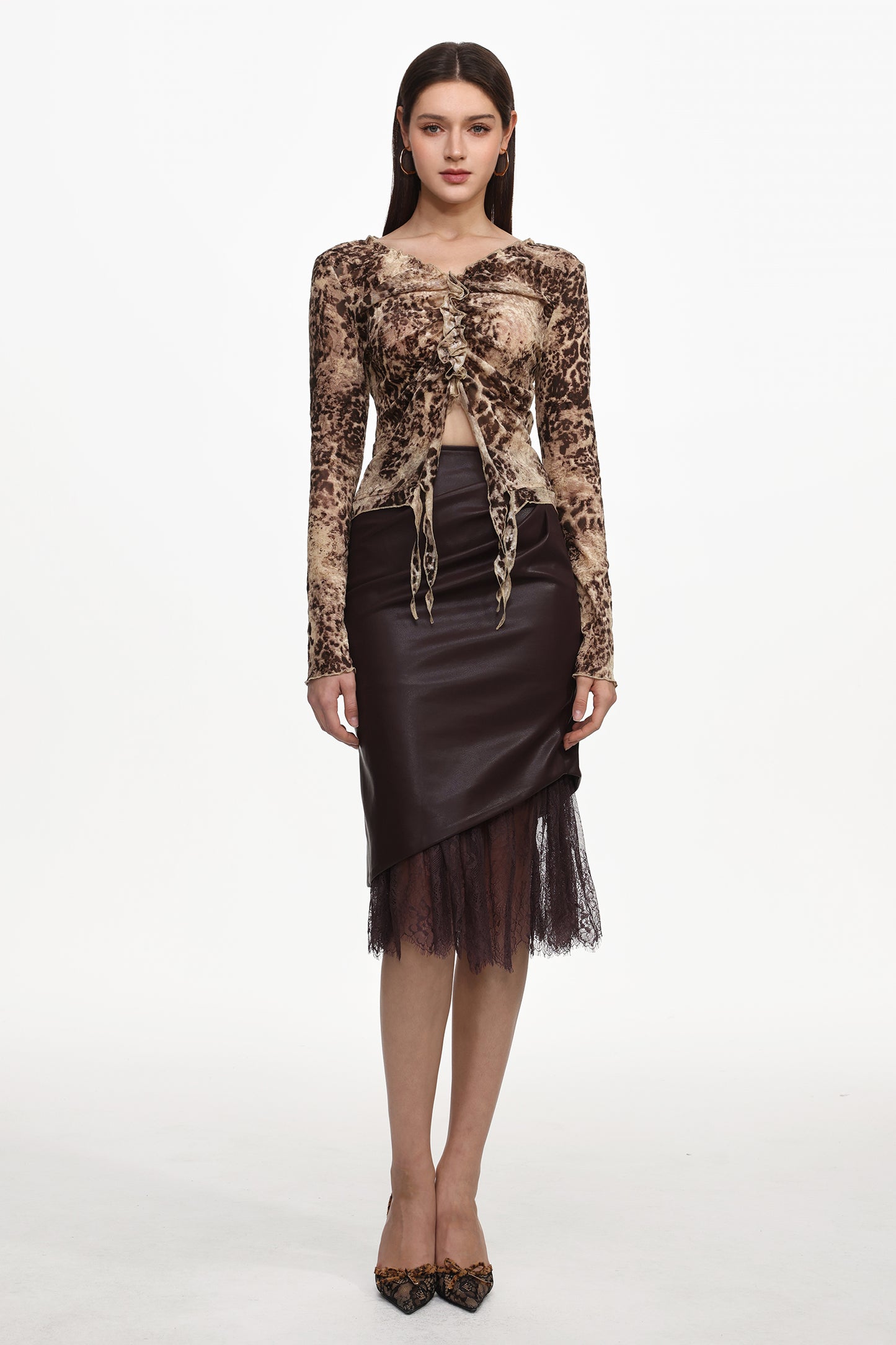 Conjunto Yuhie Vintage: Top Flocked e Saia de Couro Sintético
