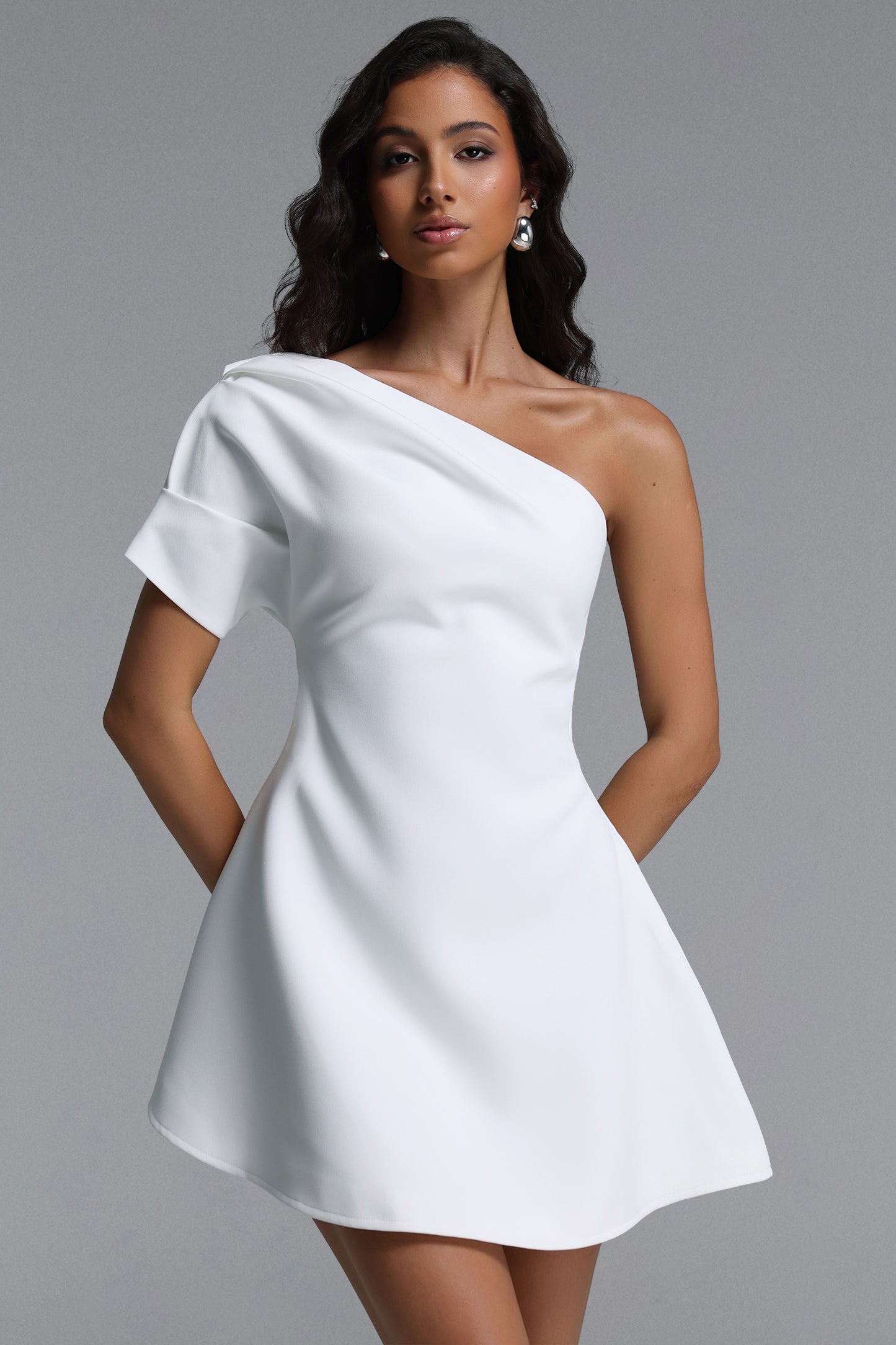 Vestido Mini Verney com Pregas e Estrutura Alfaiataria