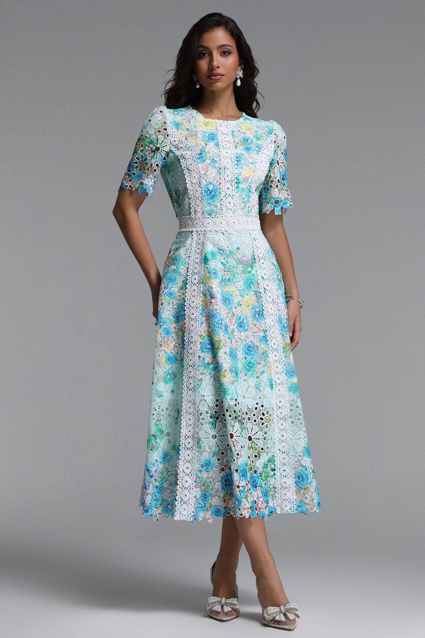 Vestido Maxi Pillose Resort em Renda Floral com Gola Redonda