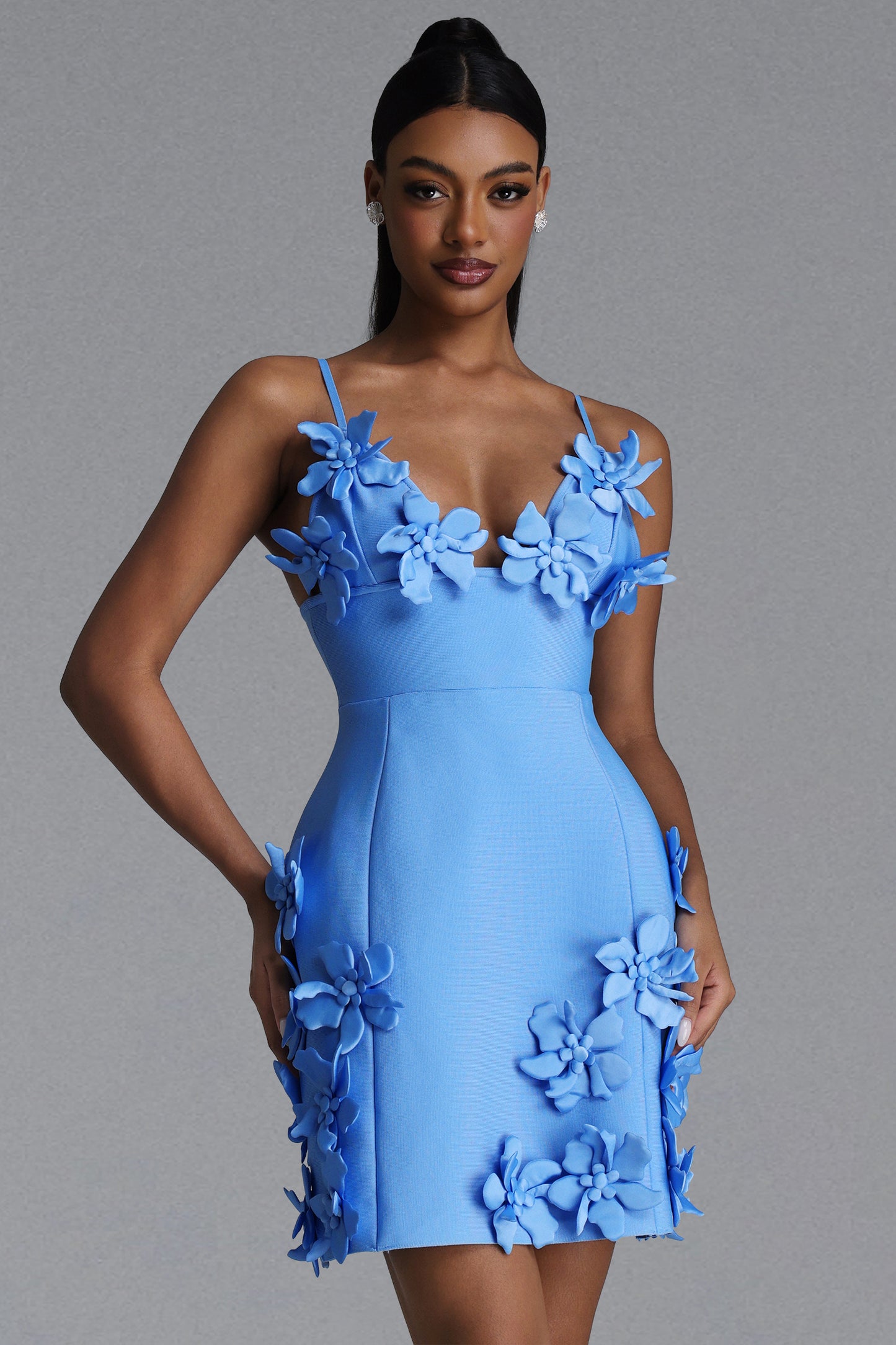 Vestido Mini Valentina com Decote V em Tecido Contornado e Flores