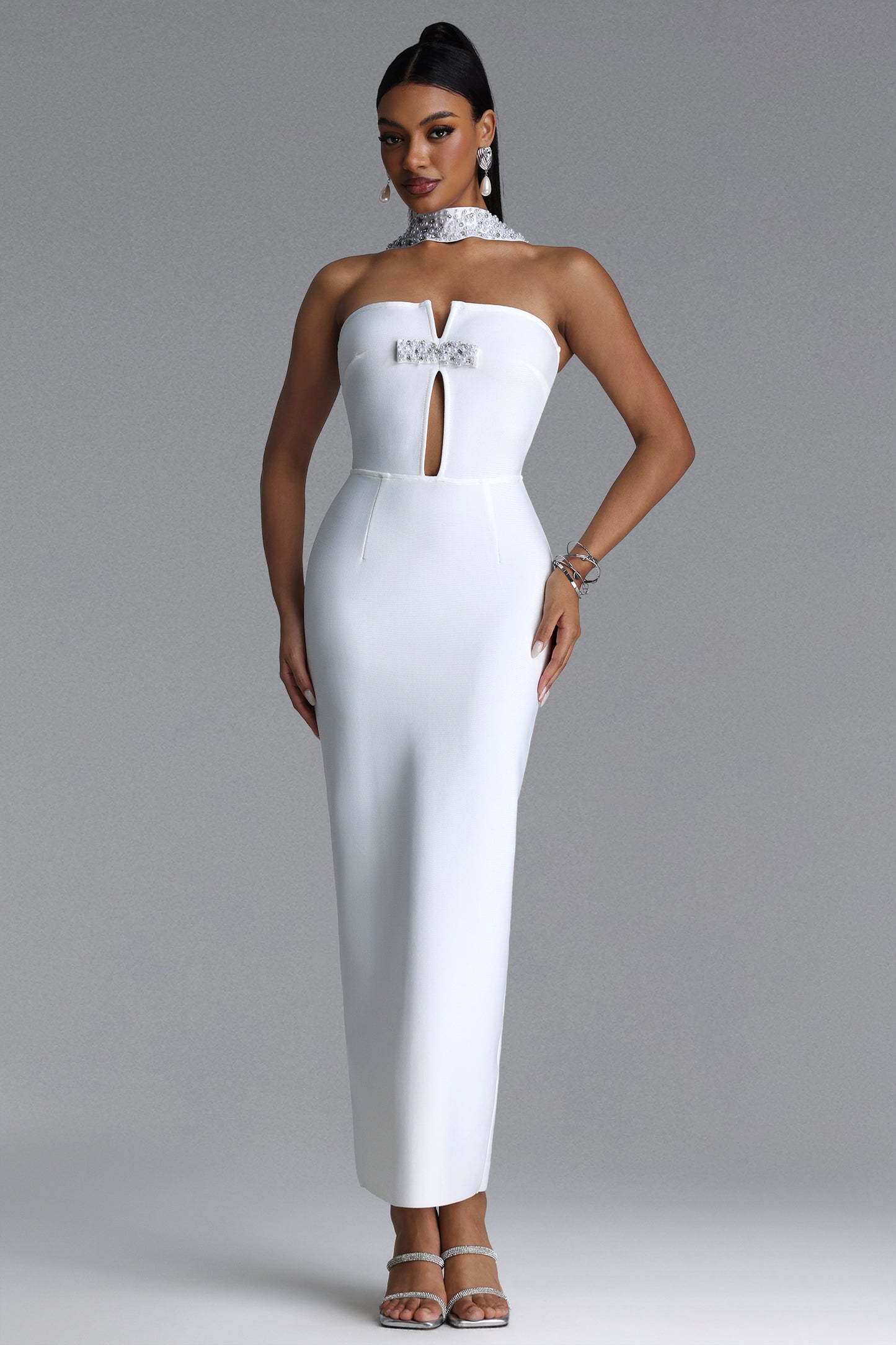 Vestido Maxi Iunne Sem Alças com Recorte e Pérolas