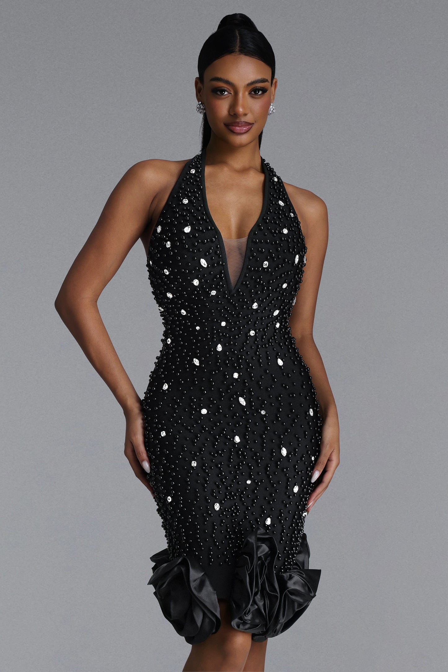 Vestido Midi Dolo Halter Decote Profundo com Strass e Floral