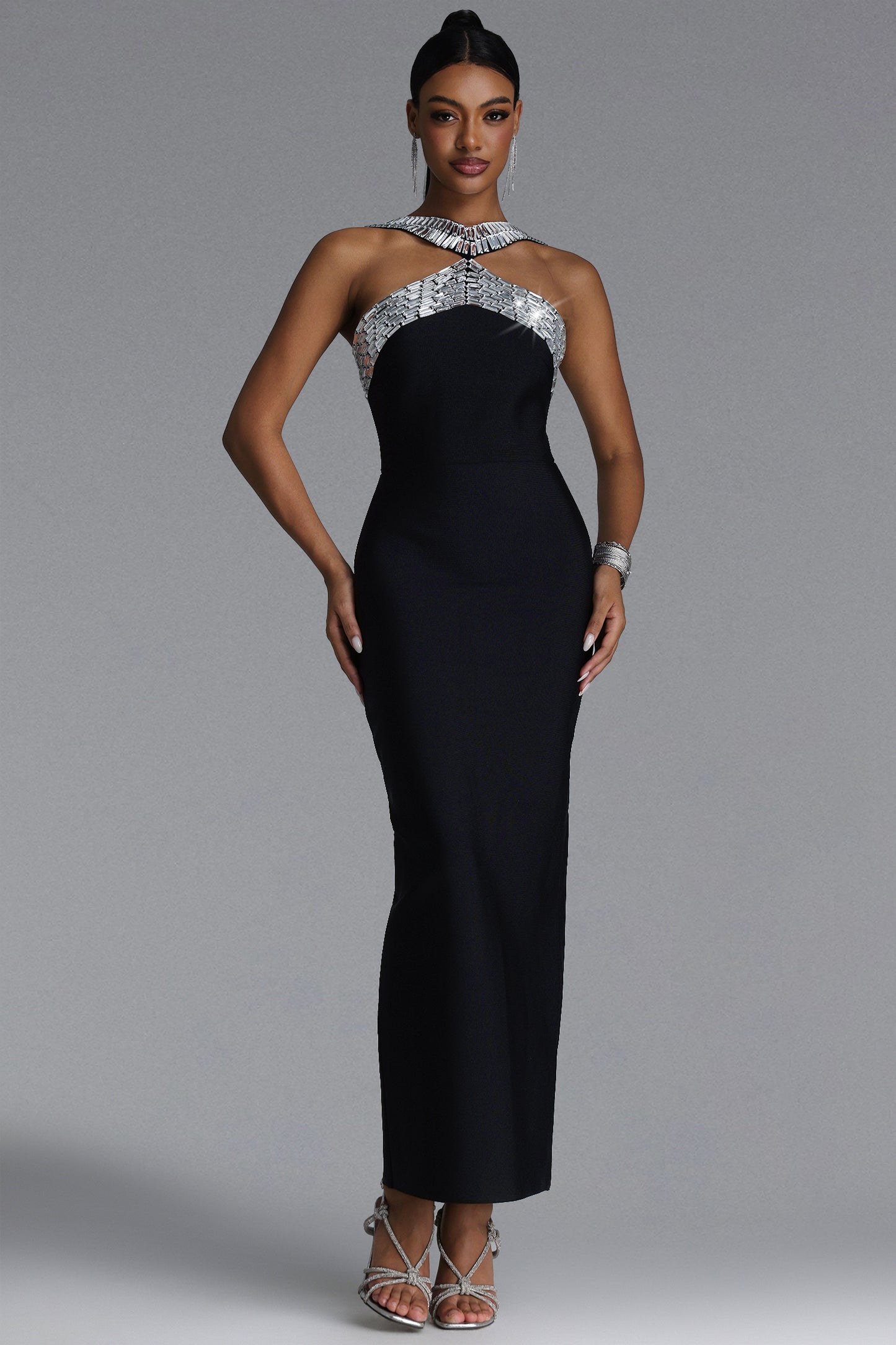 Vestido Longa Riza Chic com Strass e Efeito Bandagem