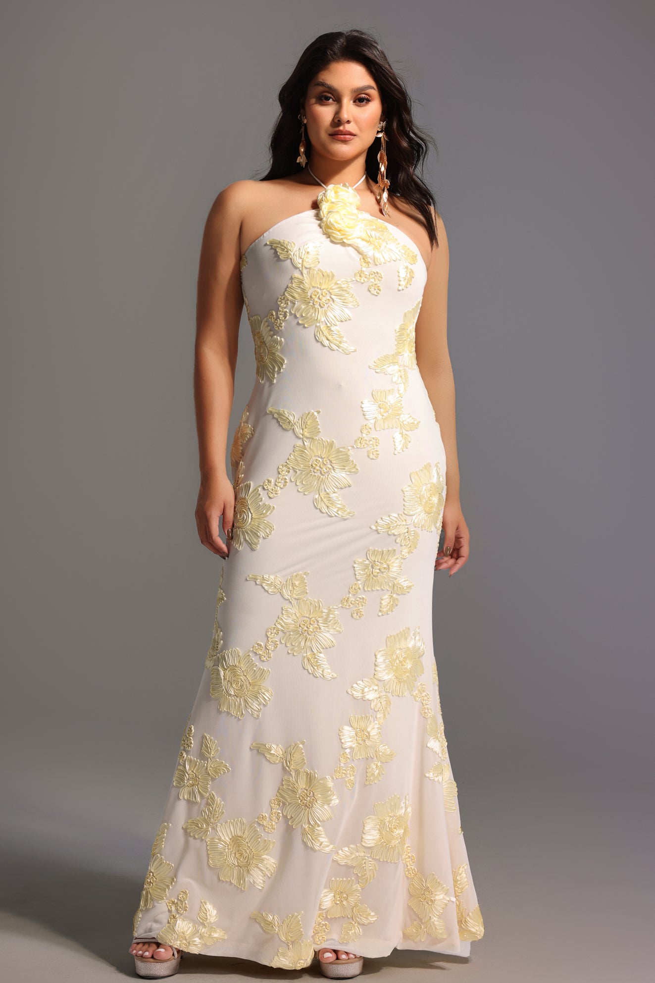 Vestido Maxi Halter Griselda com Bordado Floral