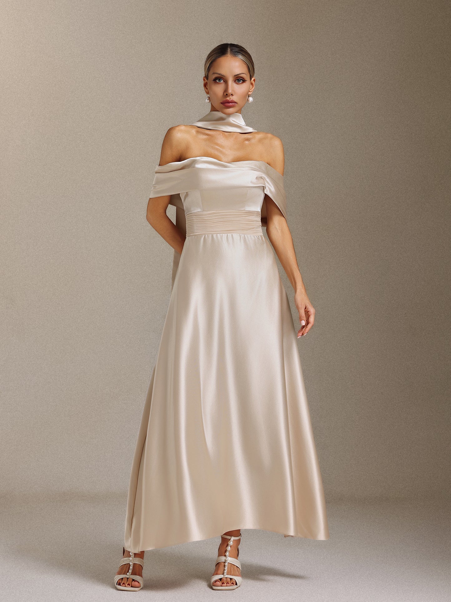Vestido Maxi Elsie com Ombros à Mostra e Cintura Marcada