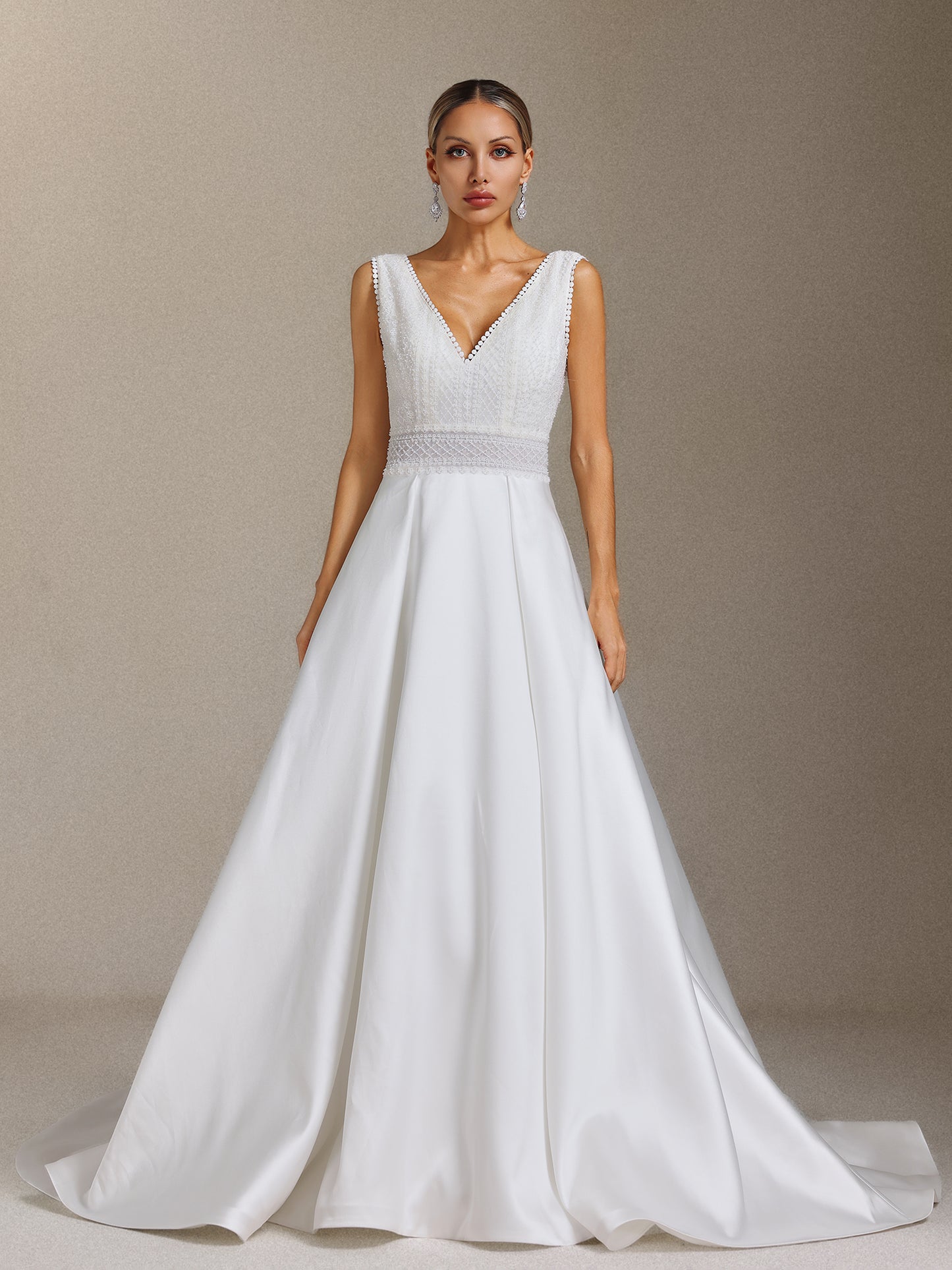 Vestido de Noiva Yalyka Decote Profundo Sem Mangas