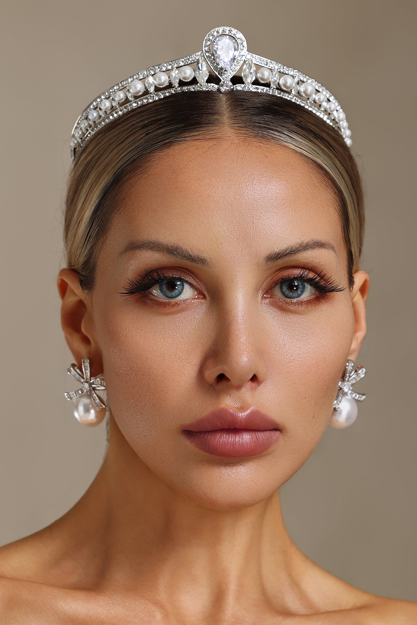 Tiara Zandy com Diamantes e Pérolas