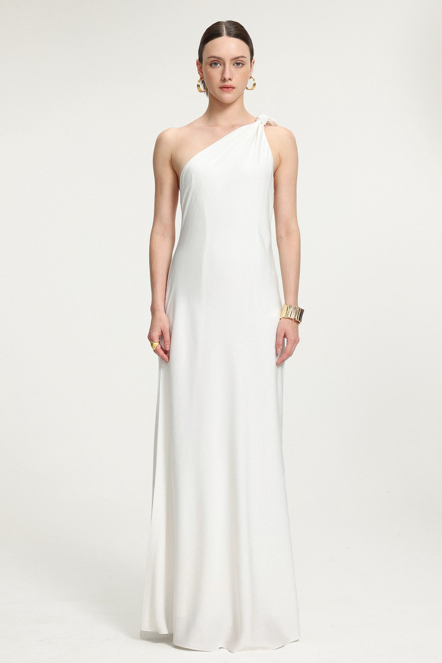 Vestido Maxi em Cetim com Alça Anudada