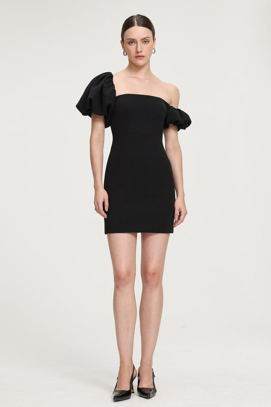 Vestido Mini em Crepe com Mangas Bufantes Assimétricas