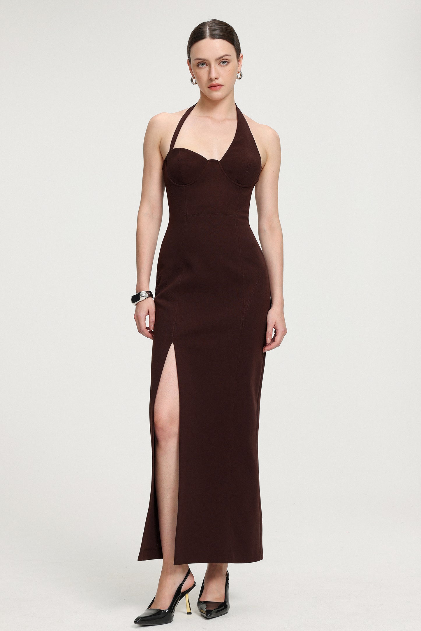 Vestido Maxi com Alça Halter e Fenda em Crepe