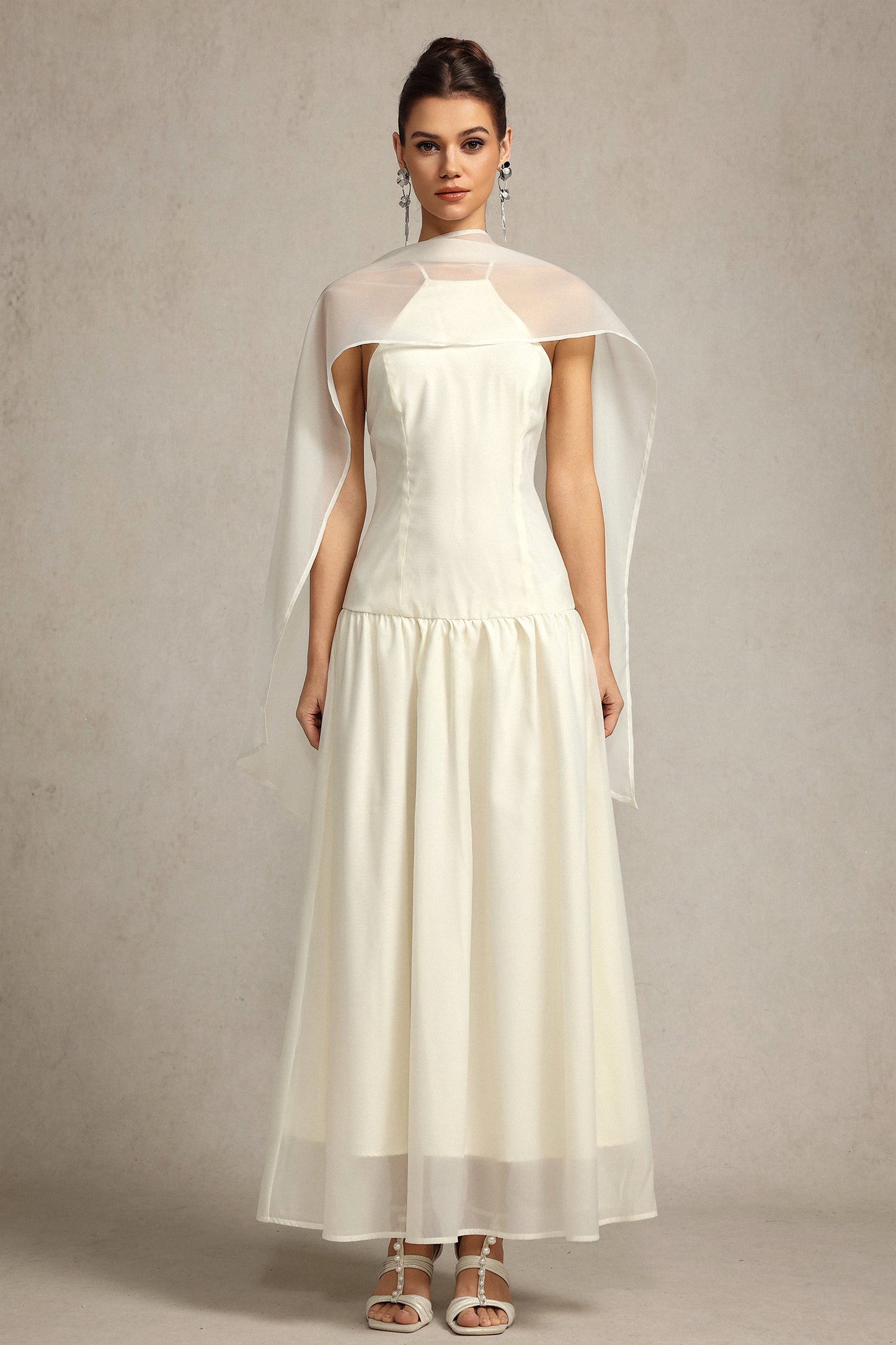 Vestido Omega com Detalhe em Fita e Comprimento Maxi