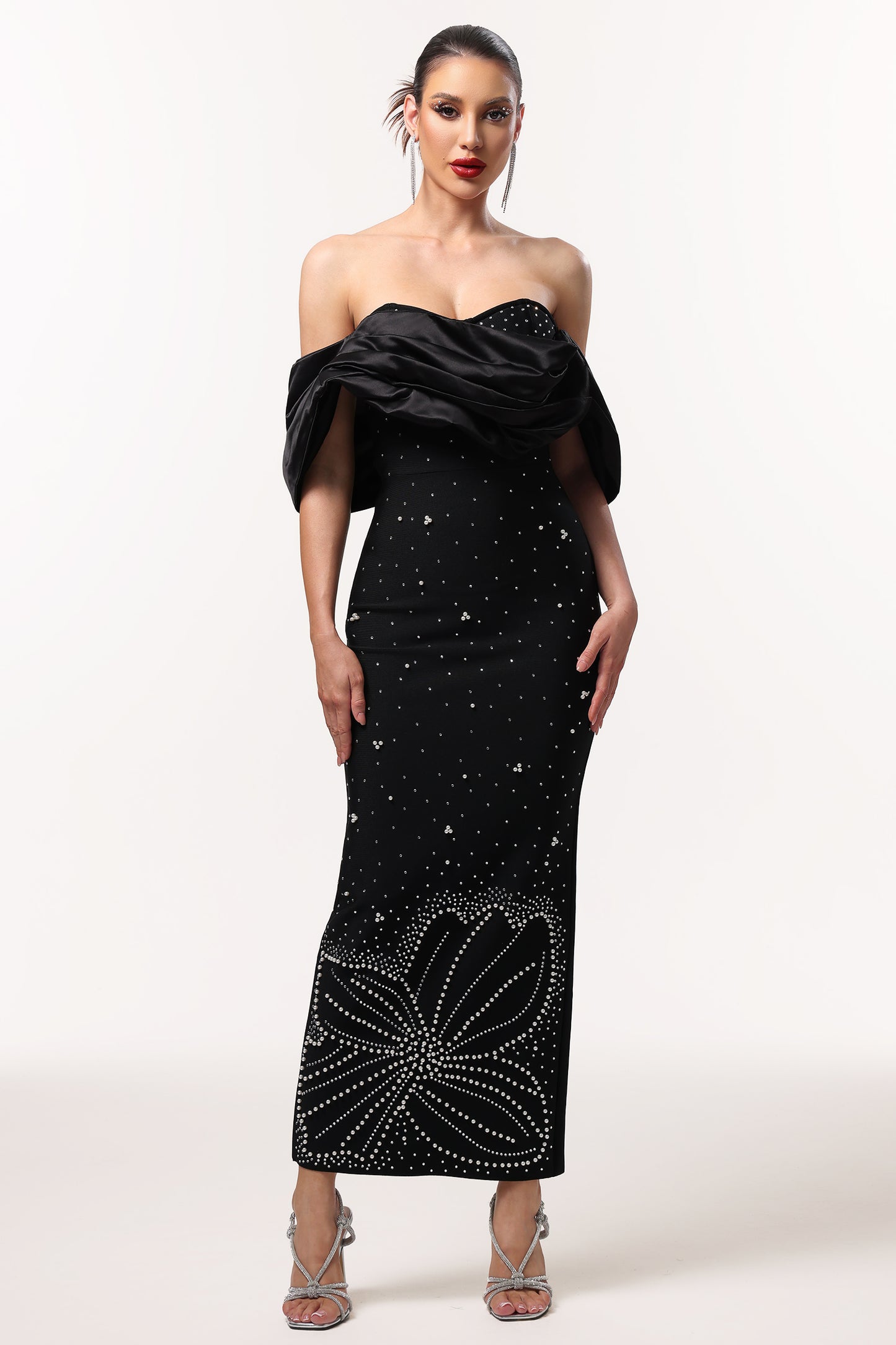 Vestido Maxi Winify Ombro a Ombro com Strass Preto