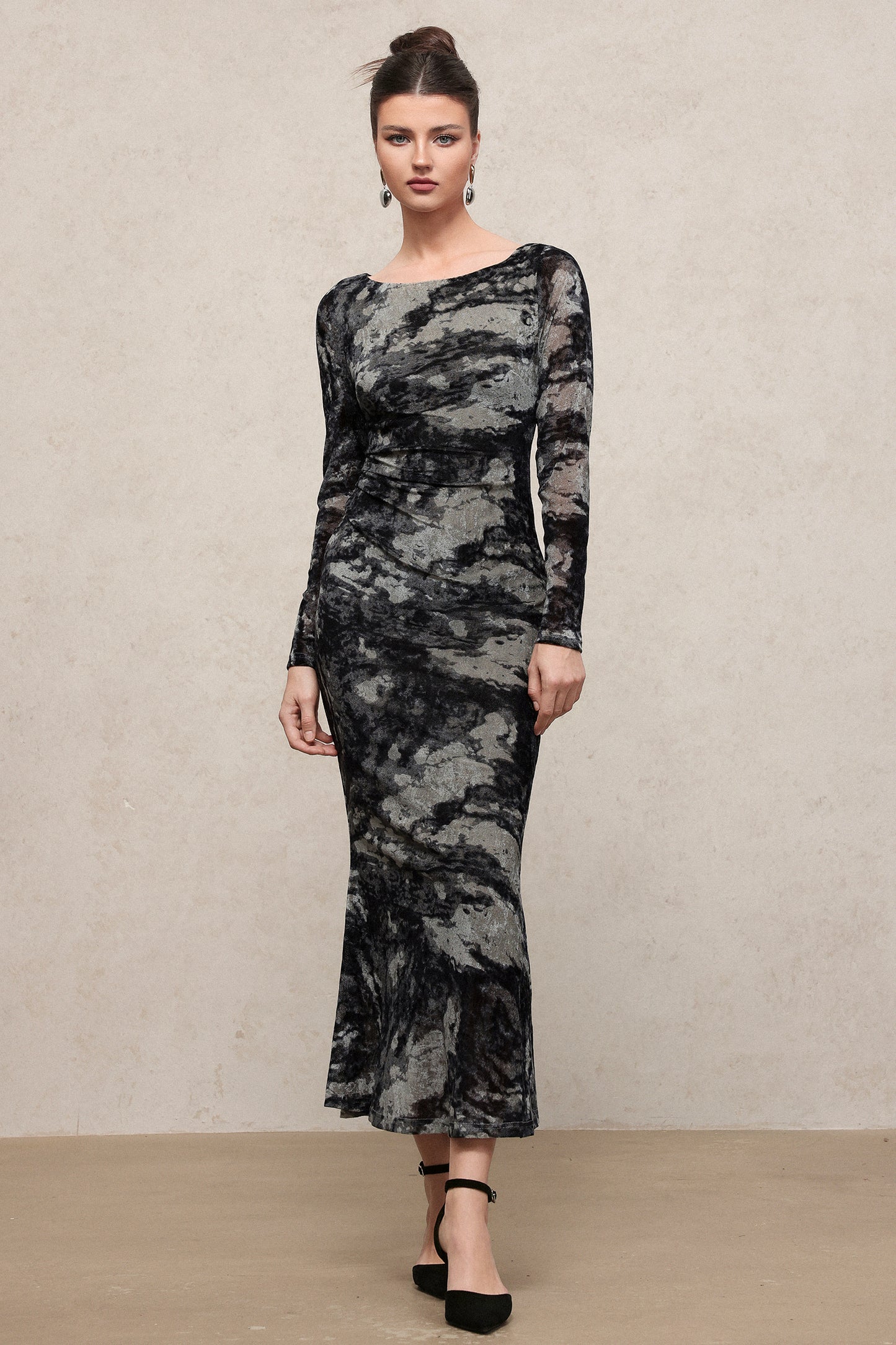 Vestido Maxi Heisel em Veludo com Manga Longa