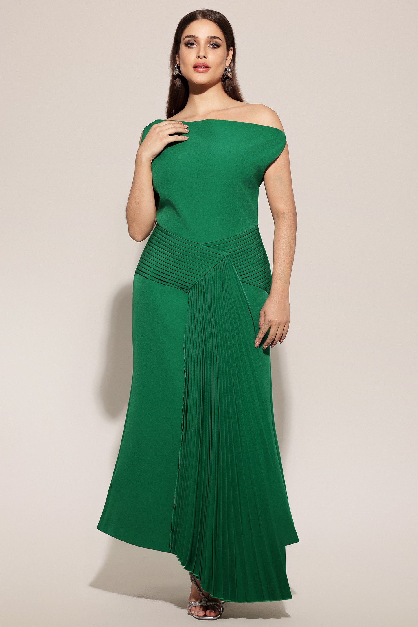 Vestido Midi Paulina com Ombro Oblíquo e Drapeados