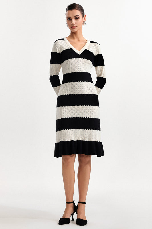 Vestido Mini Donnica Decote V Manga Longa em Tricô Listrado