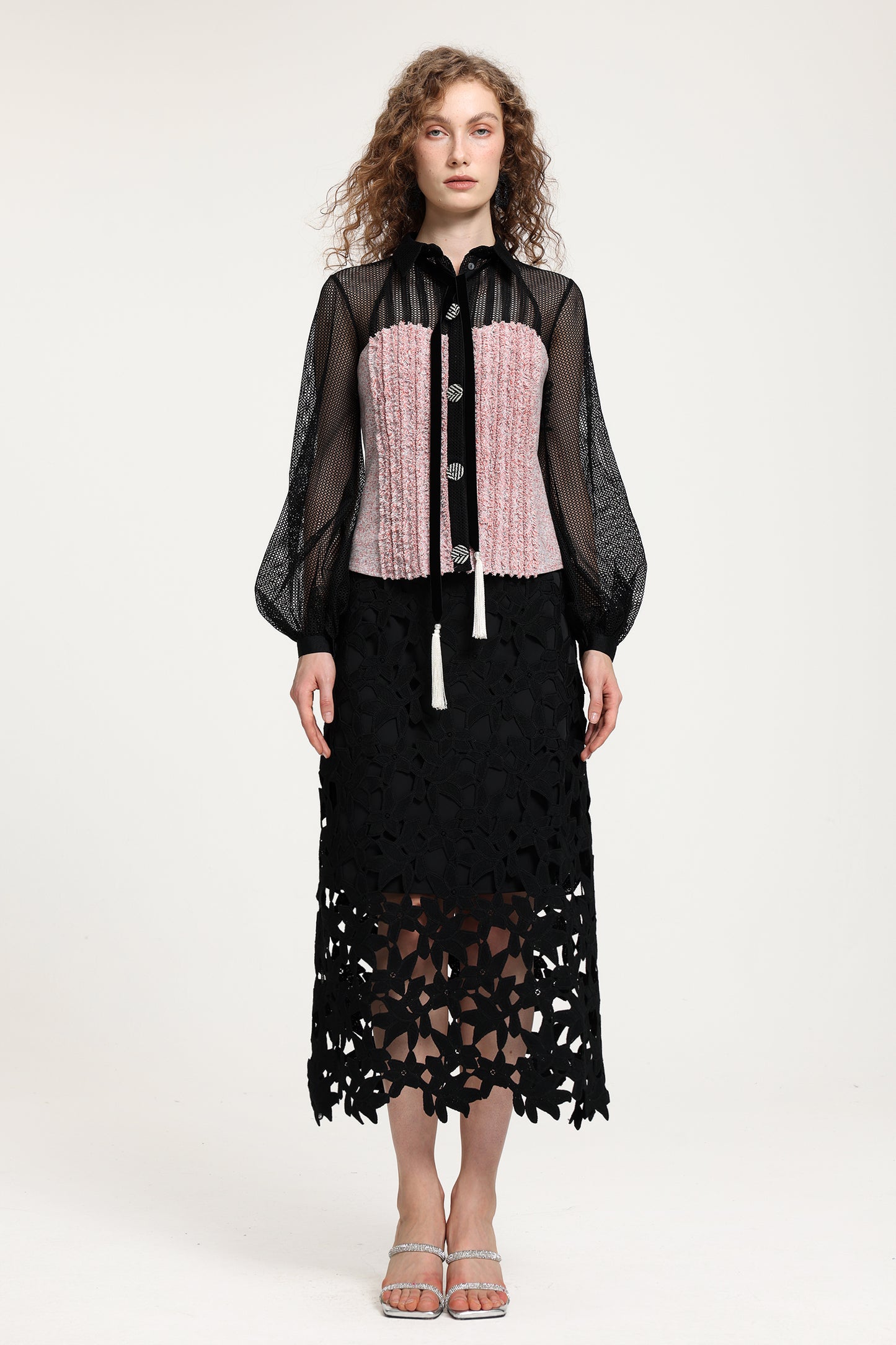 Blusa com Mangas Balão, Mesh Preto e Franja Rosa com Gola
