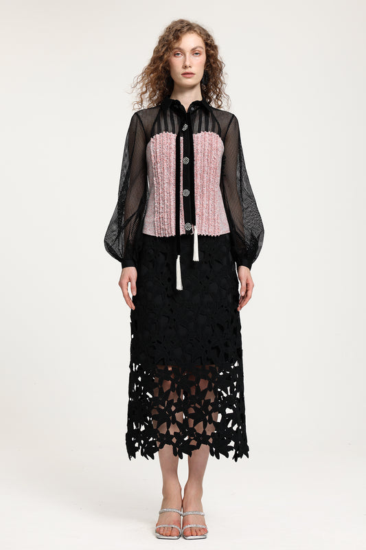 Blusa com Mangas Balão, Mesh Preto e Franja Rosa com Gola