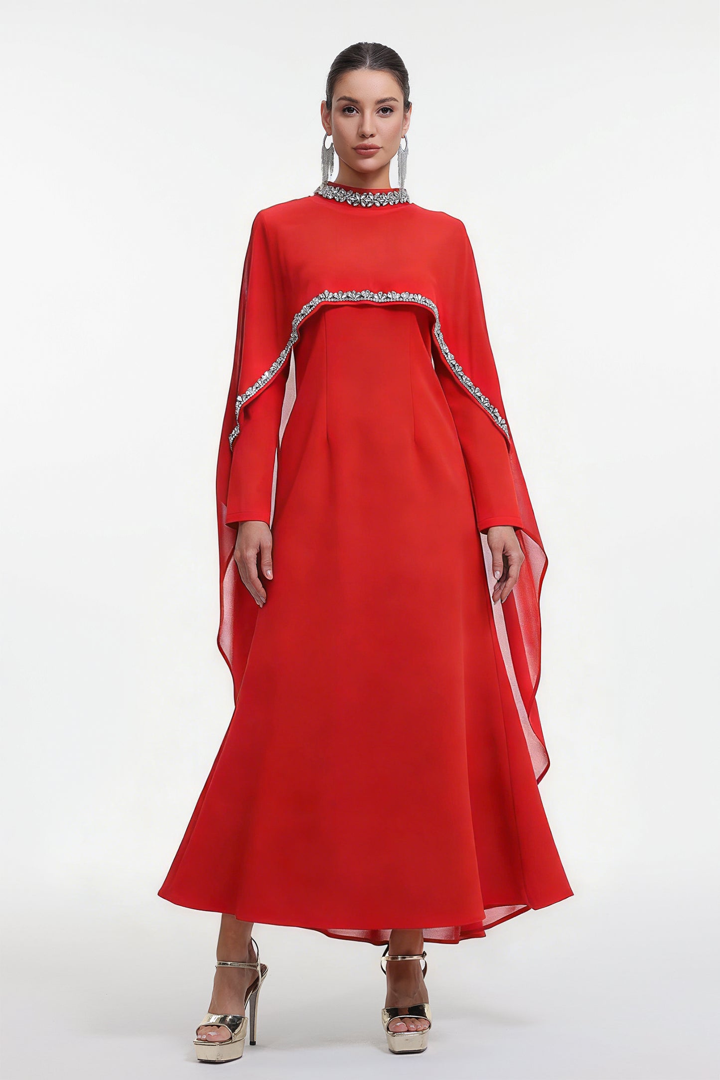 Vestido Longo Nadine com Capa, Manga Longa e Aplicações de Strass