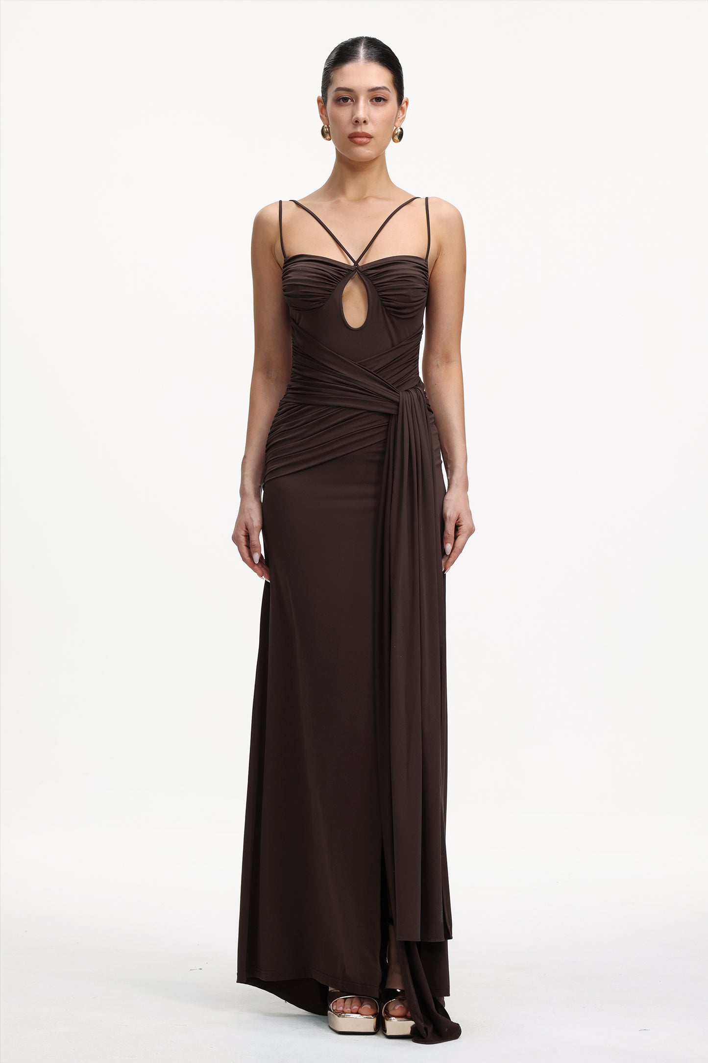 Vestido Ruthie – Tricô Maxi com Recortes e Franzido Elegante
