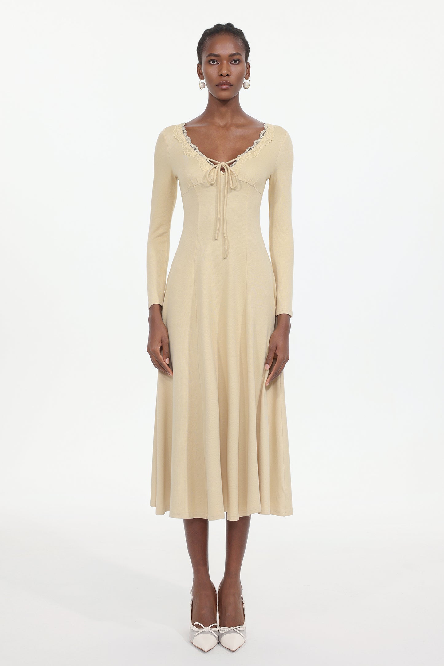 Vestido Maxi Winola em Tricô com Laço de Manga Longa