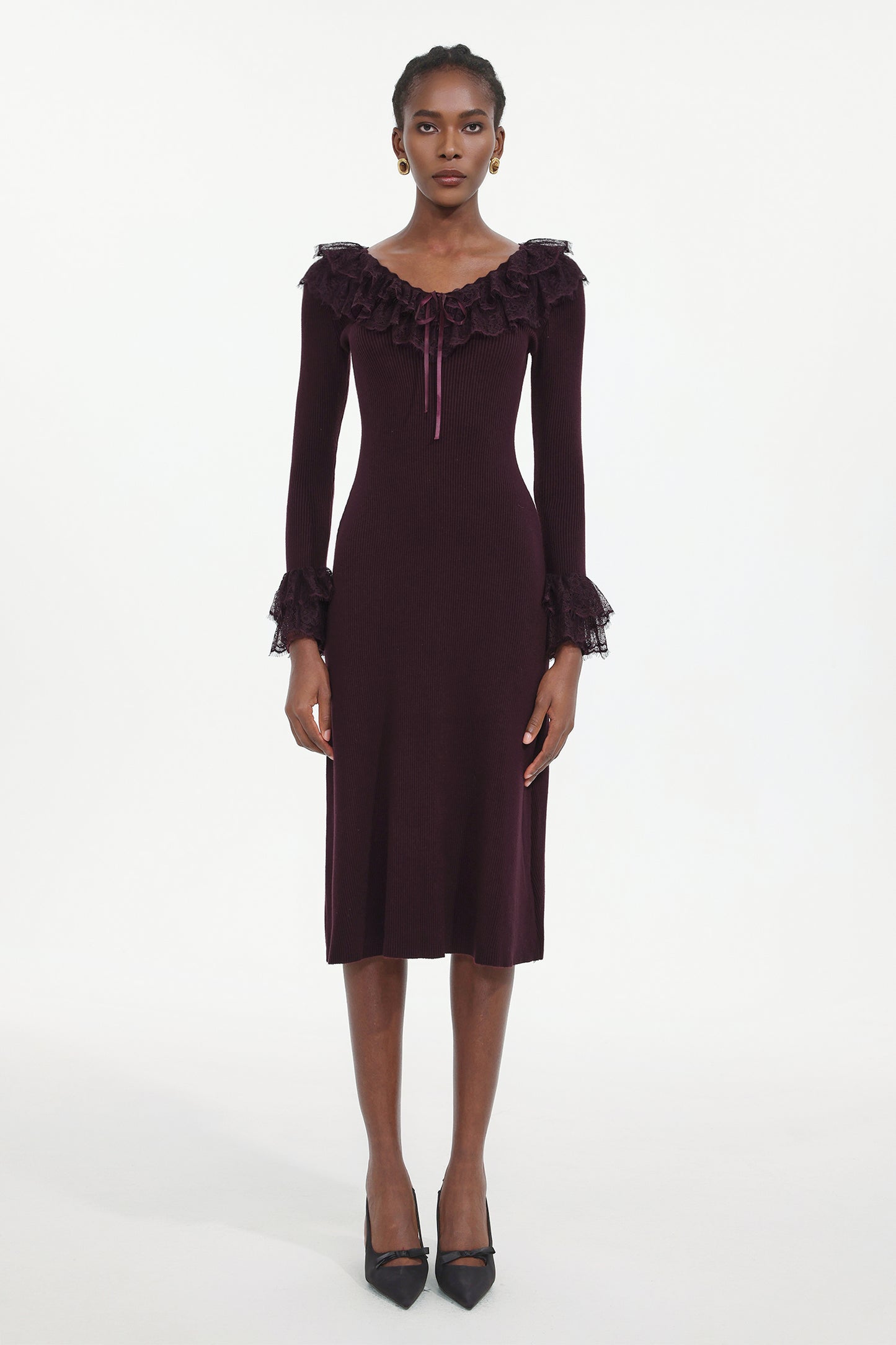 Vestido Darja Romantic: Midi em Trama de Renda com Manga Longa