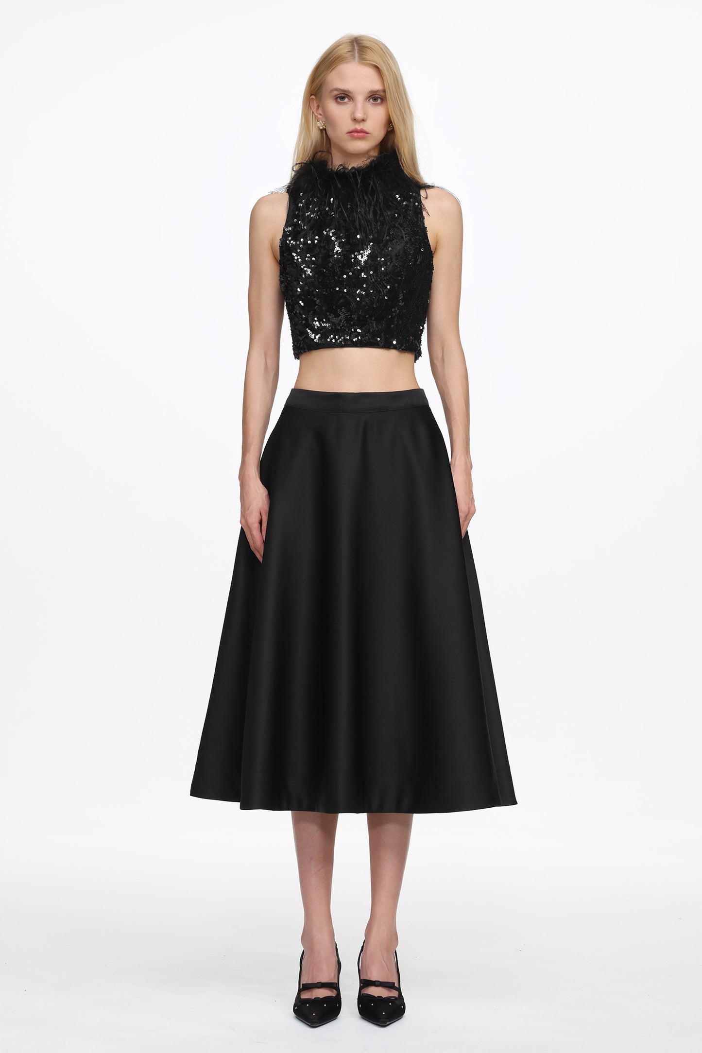 Conjunto Chic Contour Sem Mangas em Paetê, Pena e Veludo com Saia em Cetim