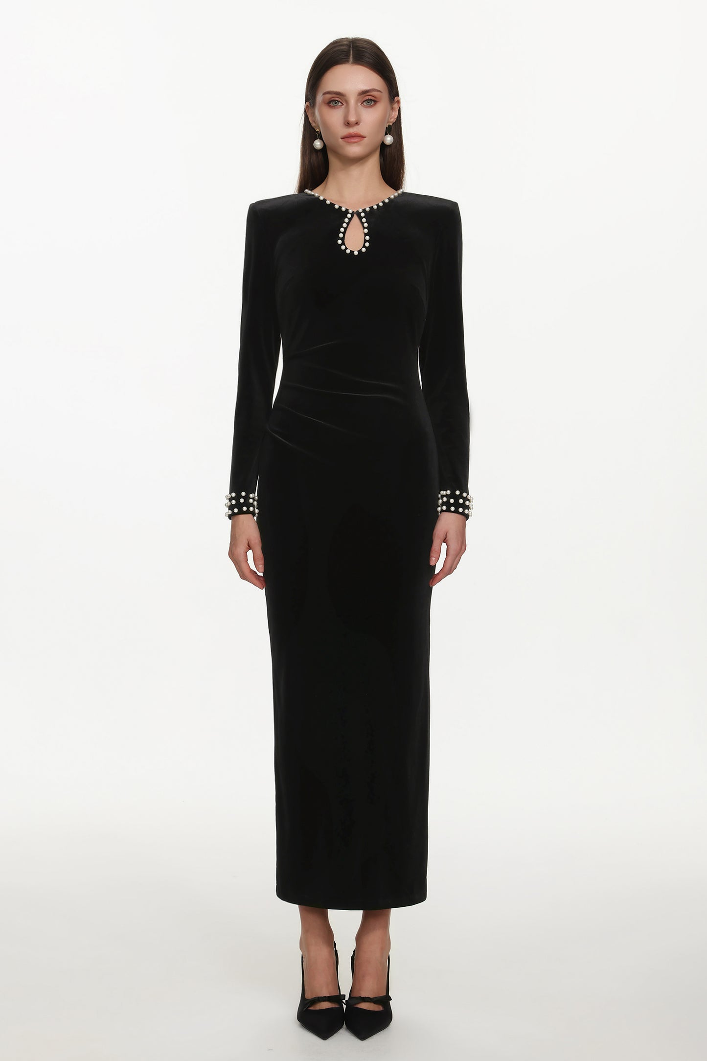 Maxi Dress Omega Classic com Recorte e Pérolas em Veludo