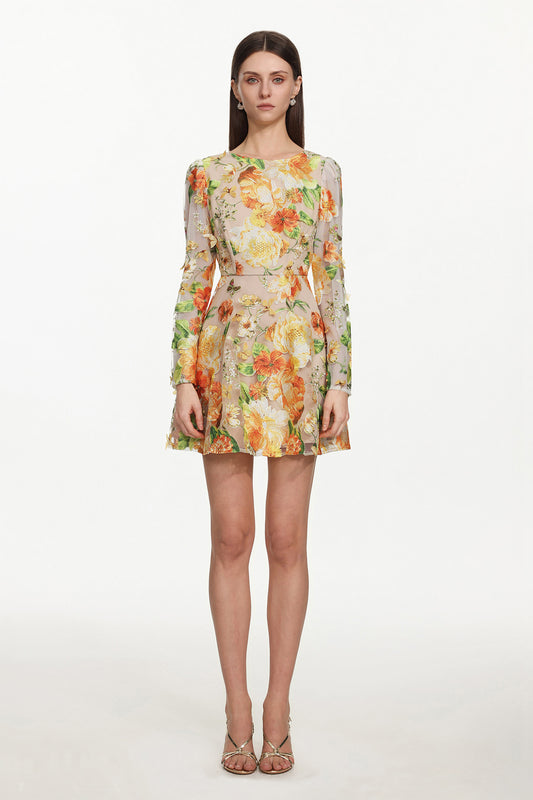 Vestido Mini Vicky com Bordado Floral e Manga Longa