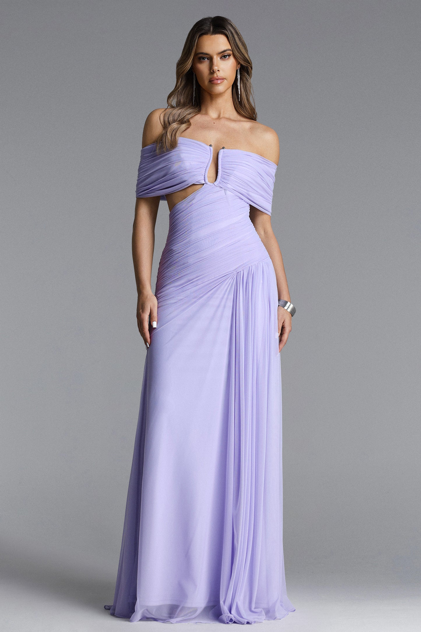 Vestido Maxi Vikare com Recorte em V e Ombro a Ombro