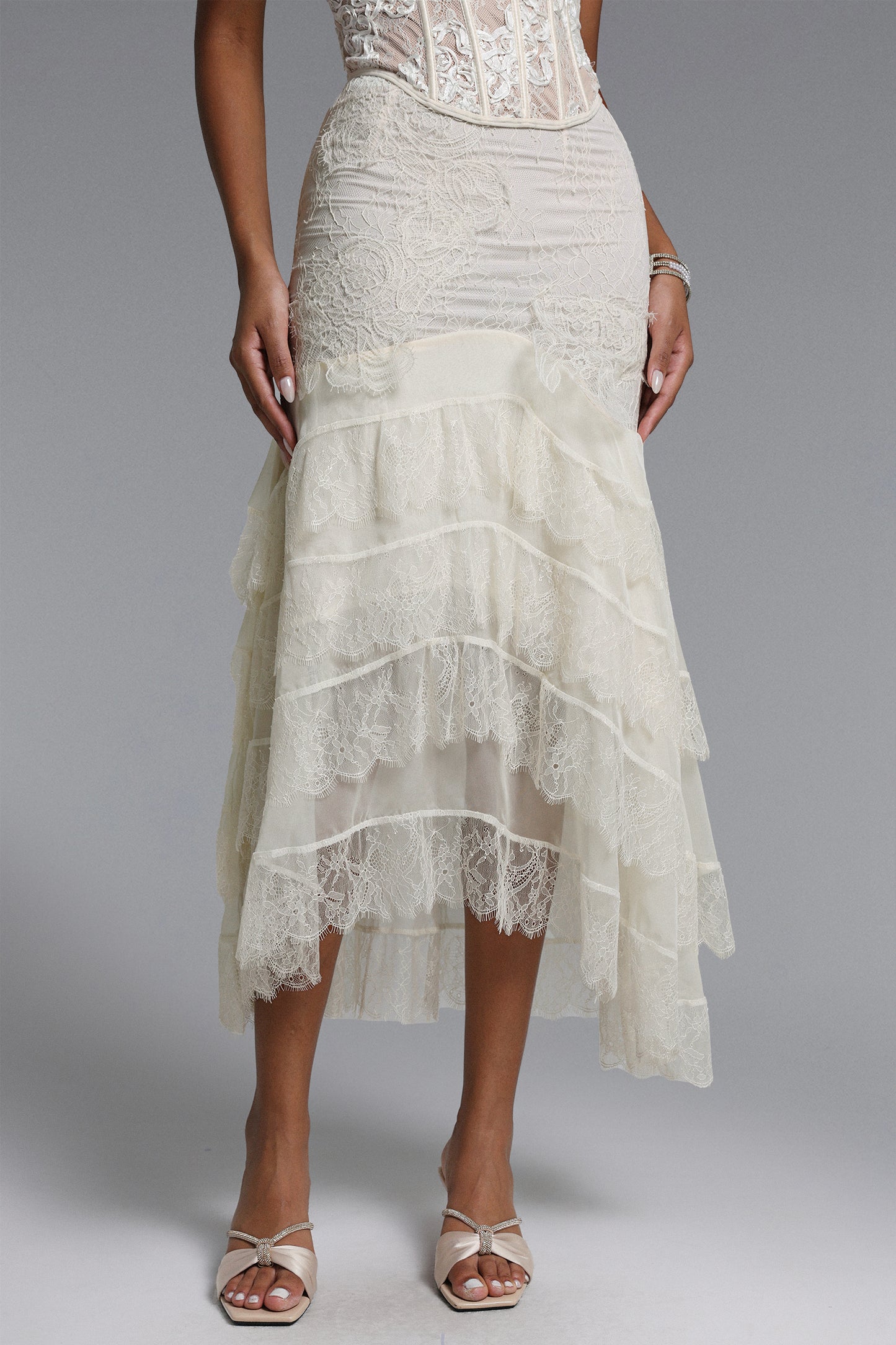 Saia Delilah Romantic Flowy Babado Renda Midi