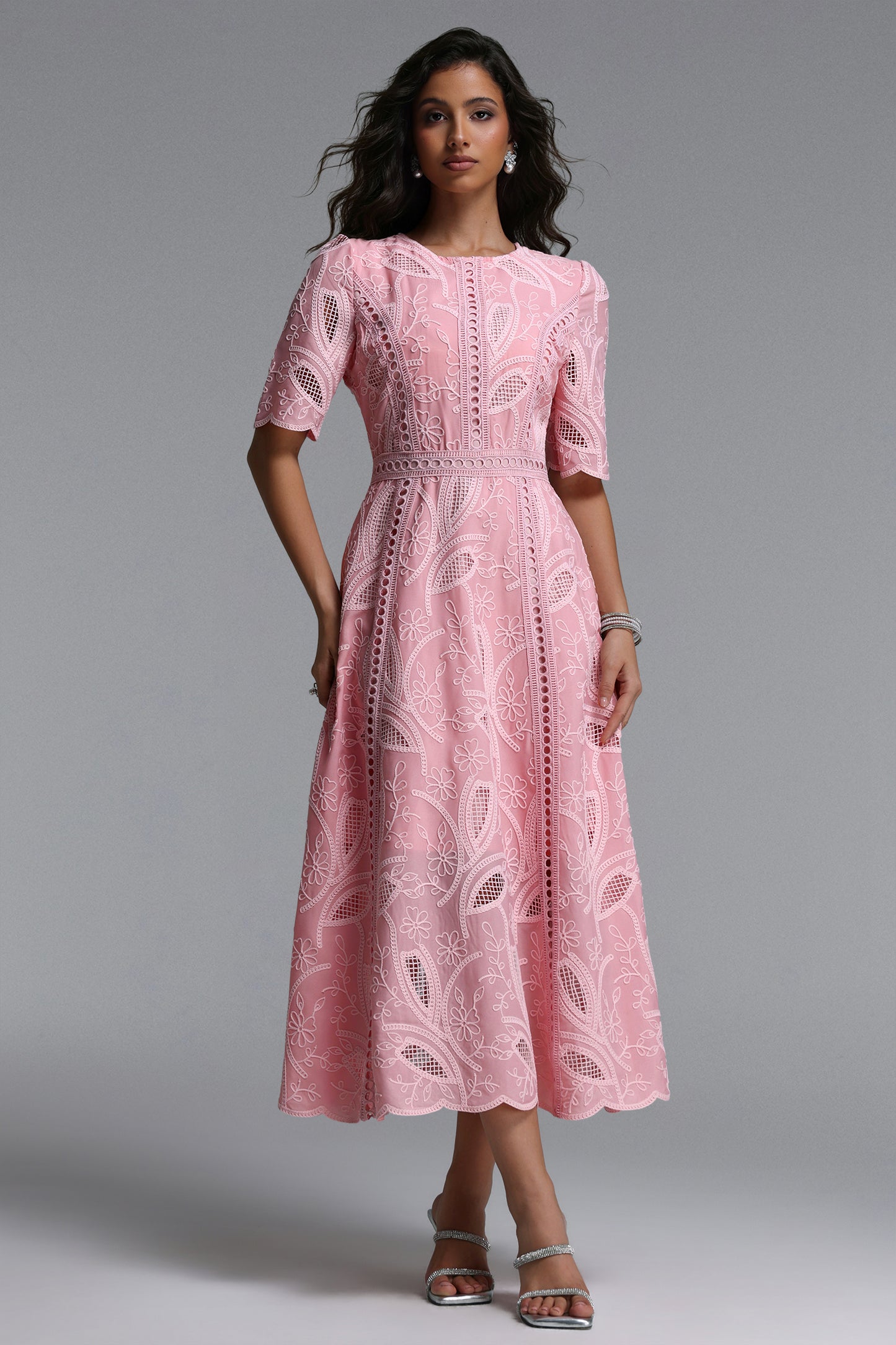 Vestido Midi Krystal Resort com Renda Bordada Floral