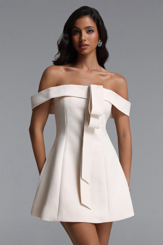 Vestido Mini Morgan Chic Ombros à Mostra em Tecido Plano