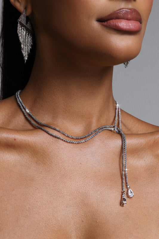 Colar Domio com Pingente Lágrima e Strass