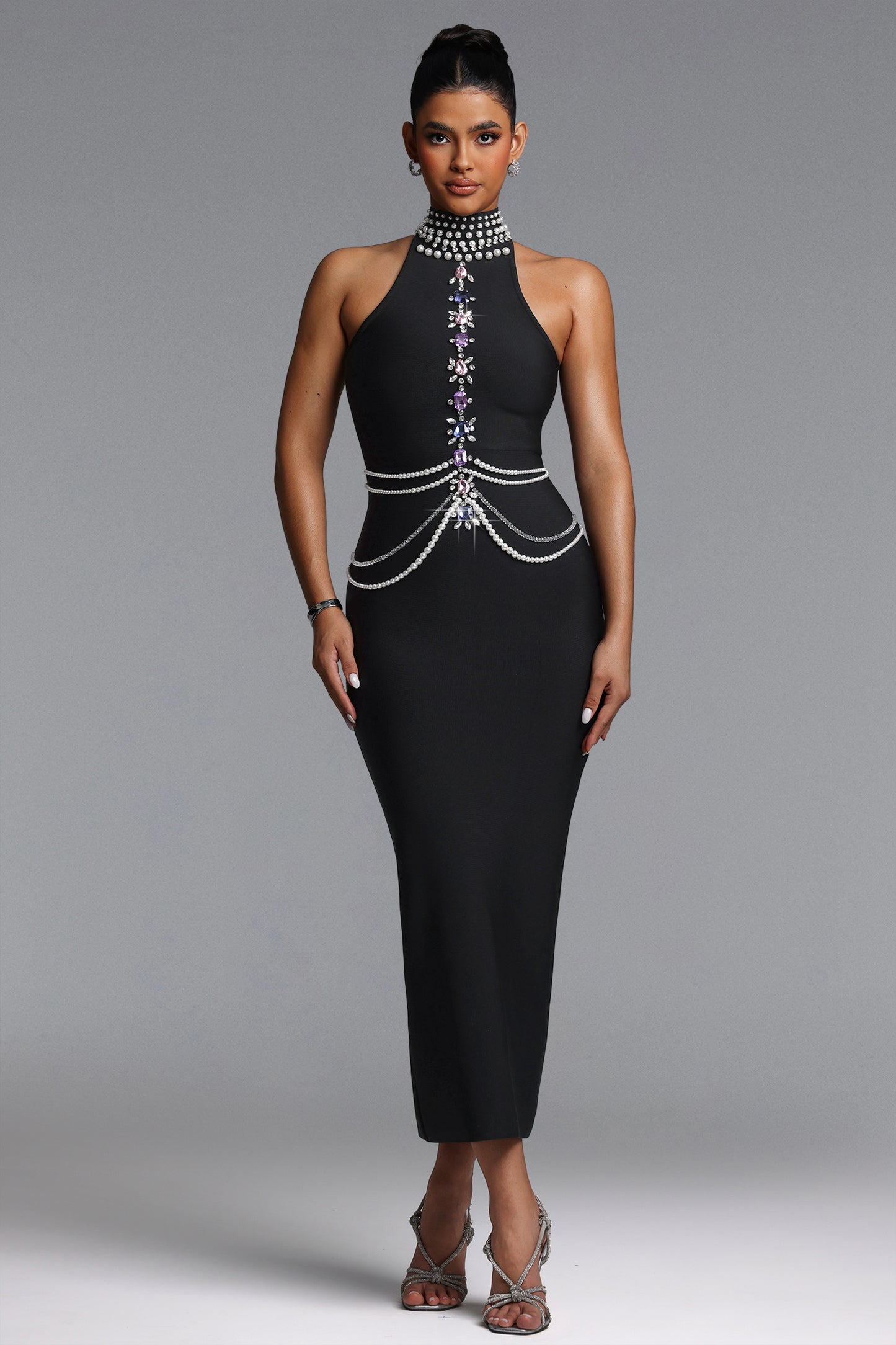 Vestido Maxi Opal com Halter, Pérolas e Cristais em Bandage