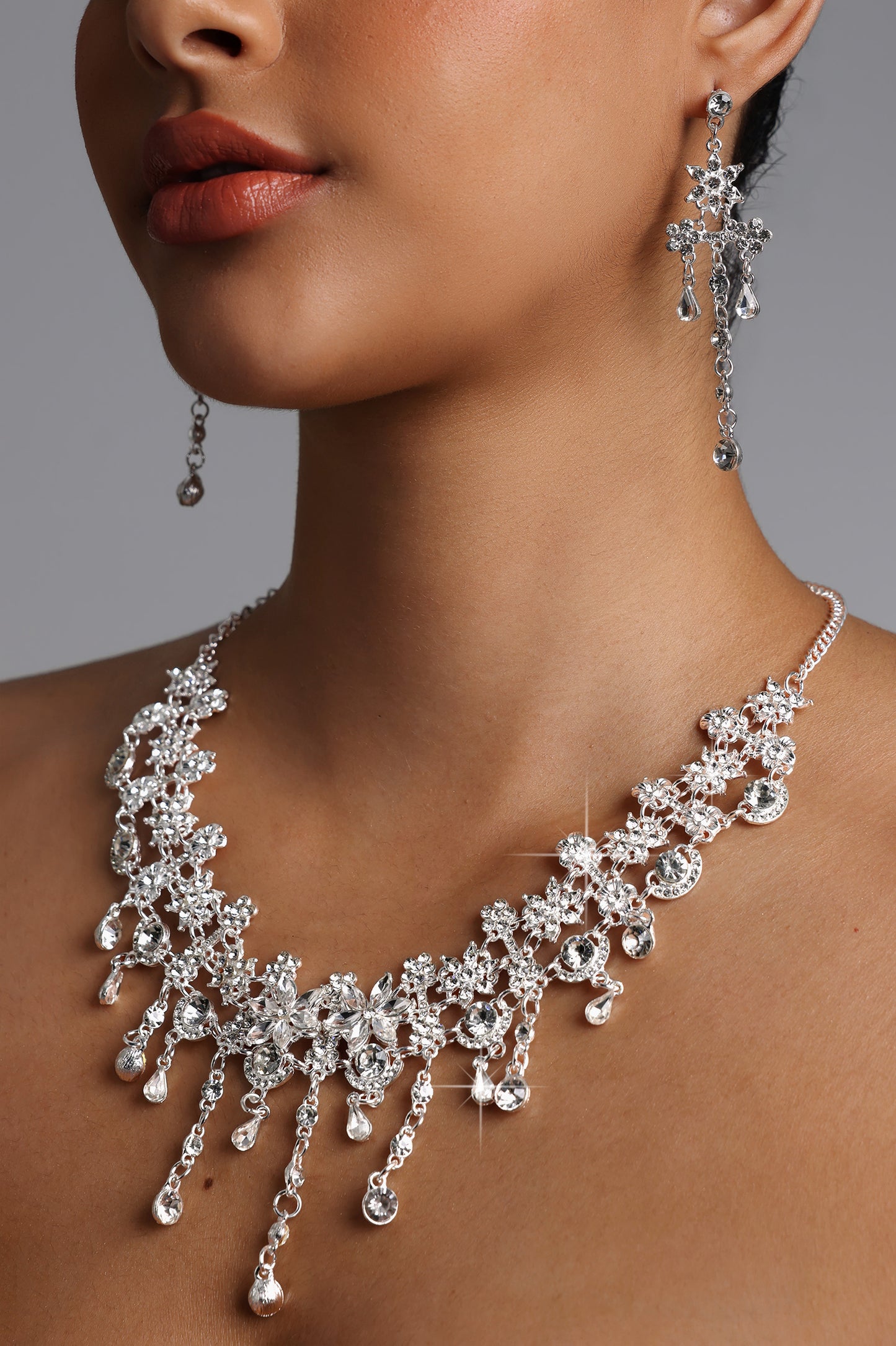 Colar Choker Zada com Cristais e Franja