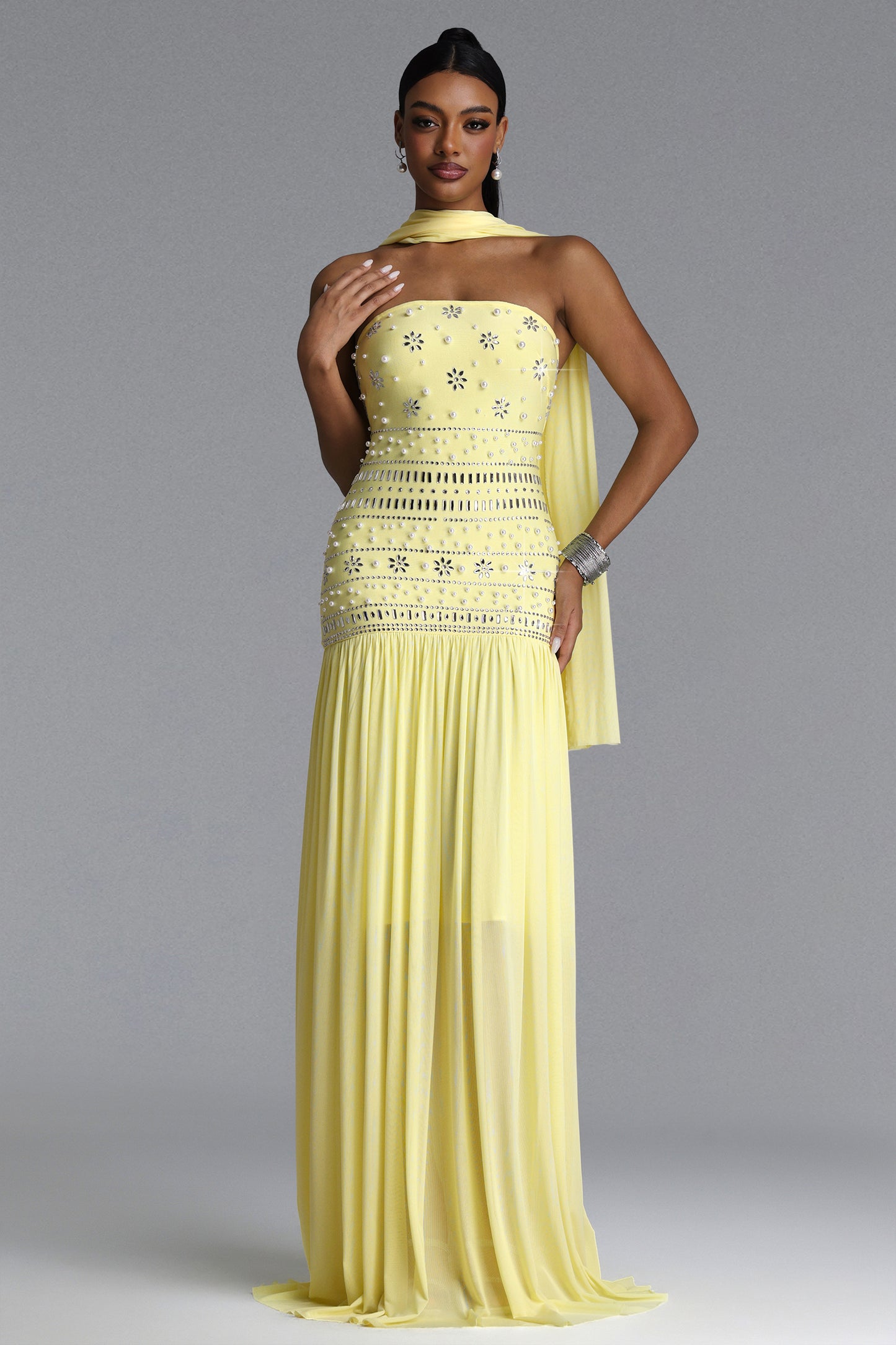 Vestido Maxi Volary Chic com Cristais de Pérola