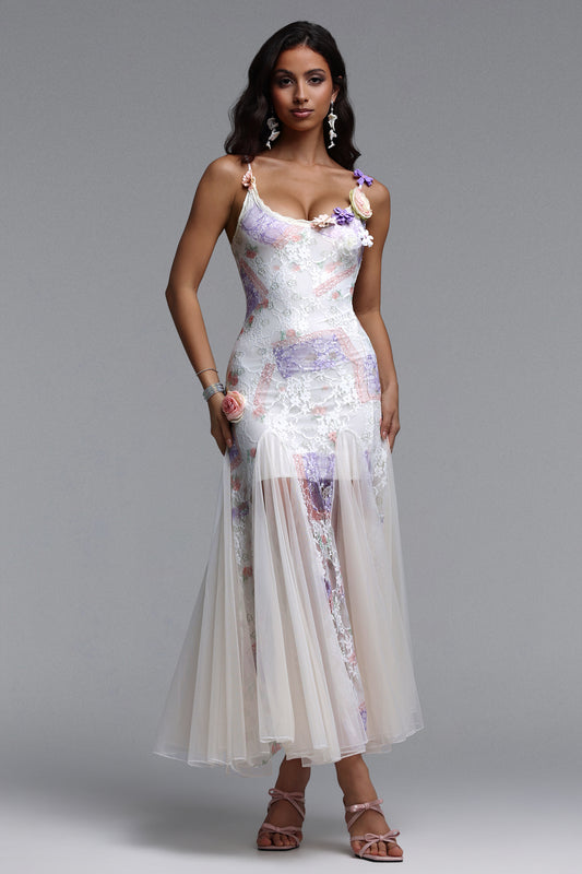 Vestido Zade Resort Fluido com Estampa Floral e Detalhes de Renda