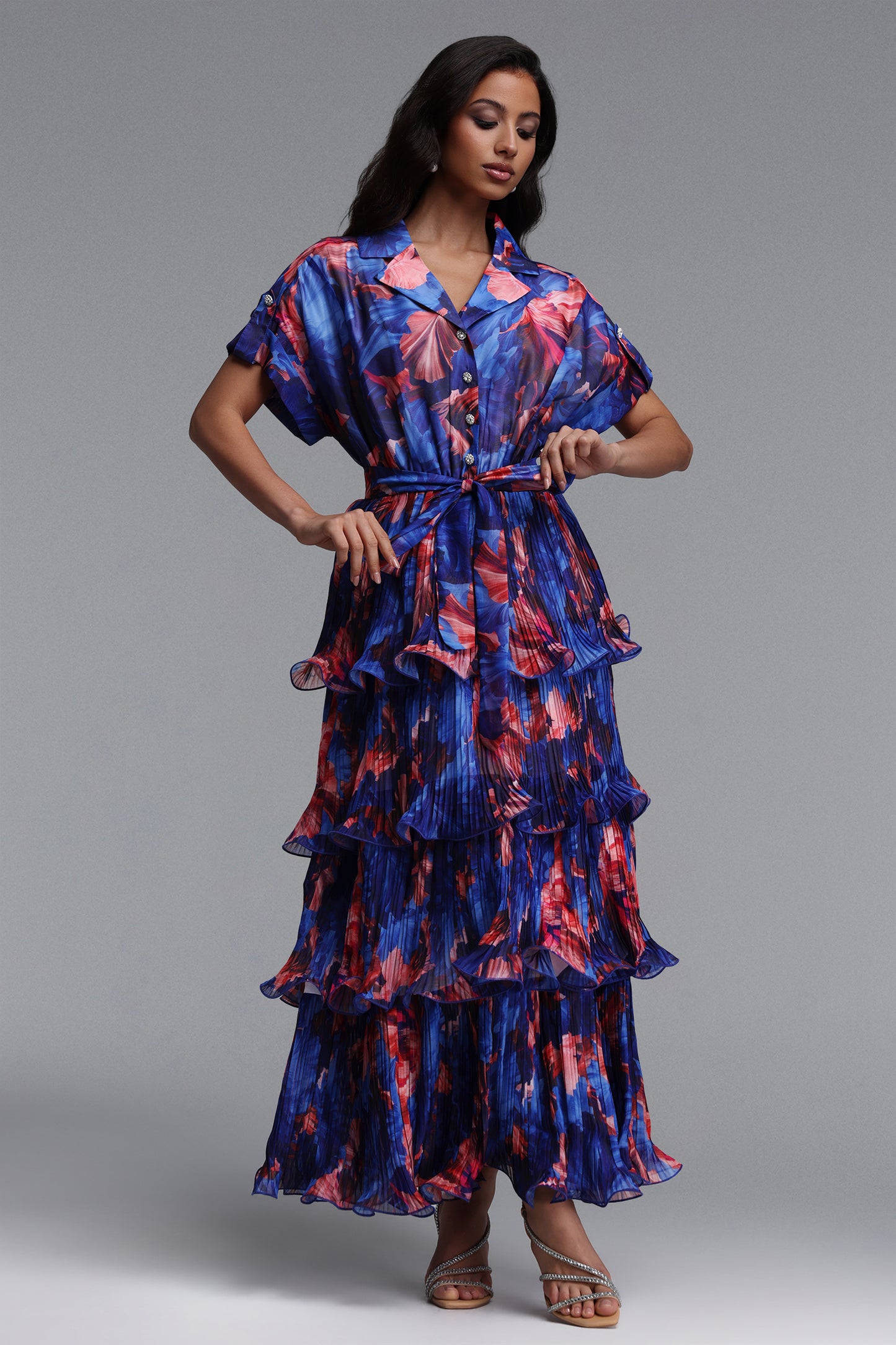 Vestido Dinah Resort Fluido com Manga Curta, Babado e Estampa Floral Midi